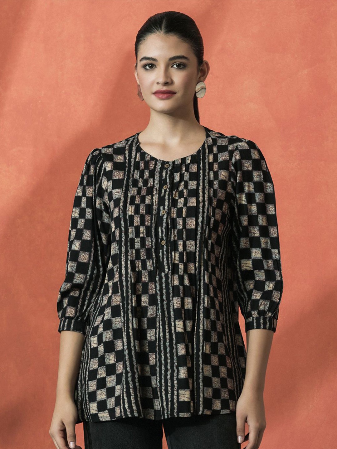 

Sangria Printed Three-Quarter Sleeved Straight Top, Black