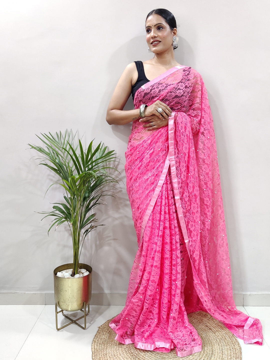 

DIVASTRI Floral Net Saree, Pink