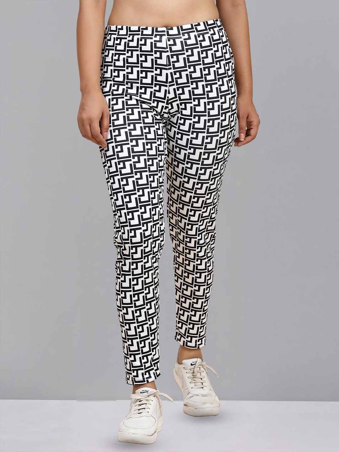 

DTR FASHION Printed Mid-Rise Ankle-Length Gym Tights, Black