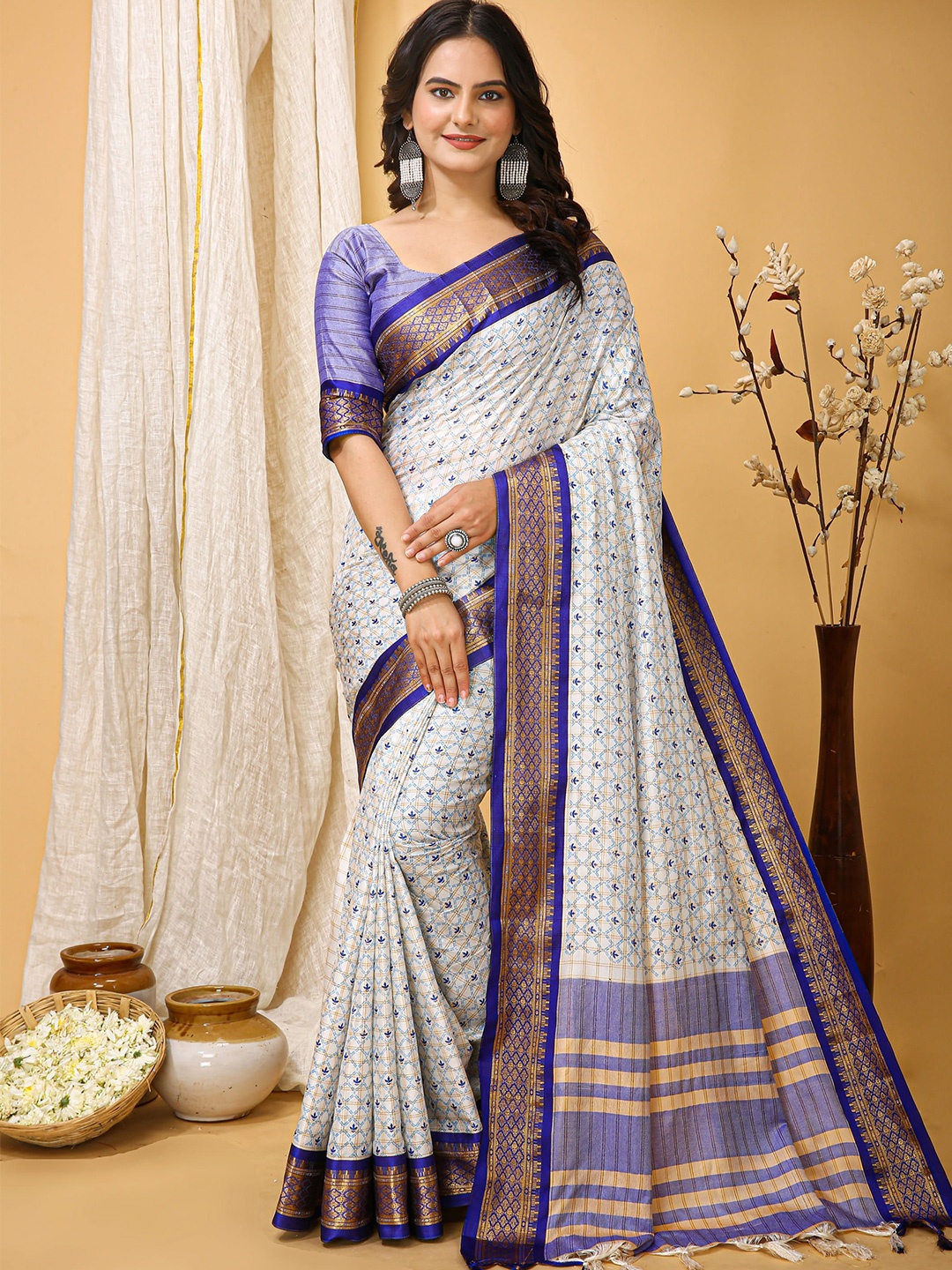 

HI FI NX Ethnic Motifs Zari Pure Cotton Banarasi Saree, White