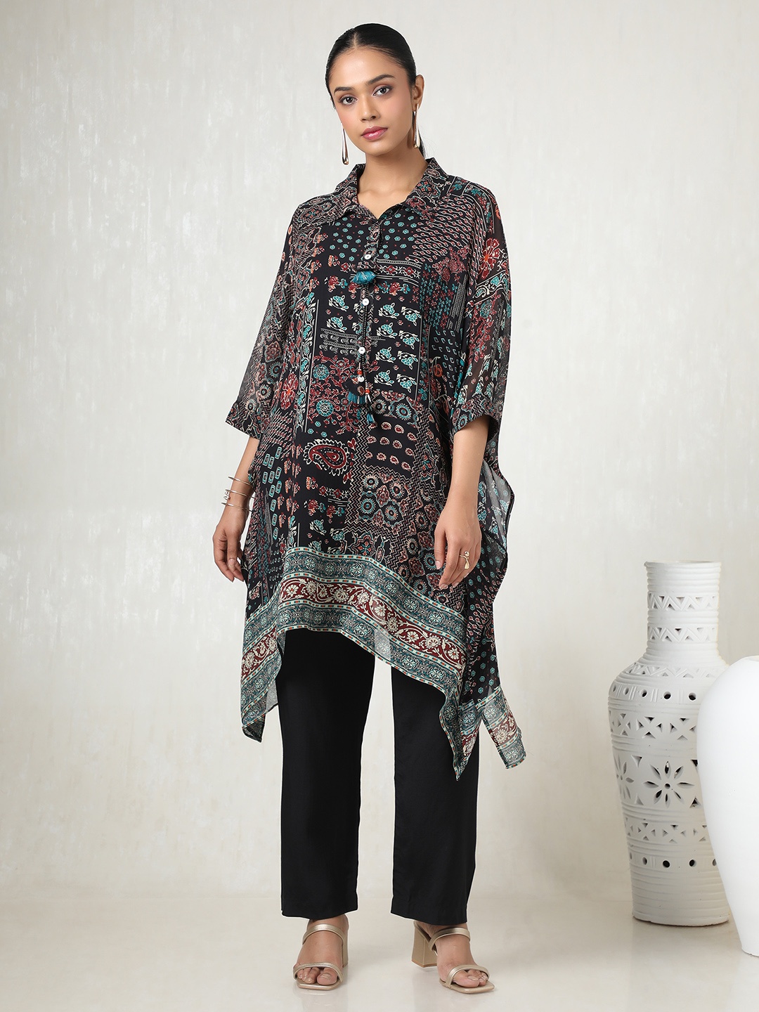 

Soch Women Floral Printed Regular Thread Work Kurta with Trousers, Black