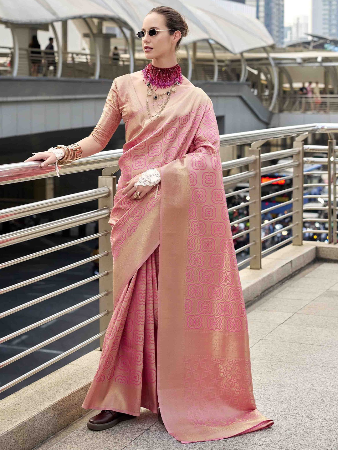 

KIMISHA Zari Silk Blend Kanjeevaram Saree, Pink