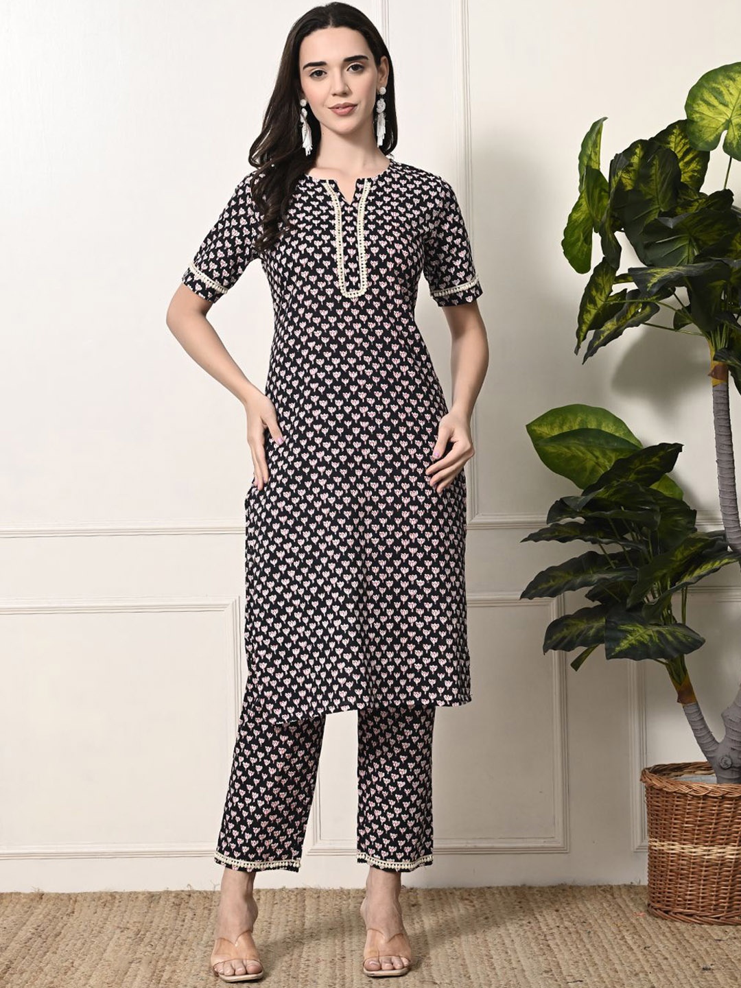 

Myshka Women Printed Regular Pure Cotton Kurta with Trousers, Black