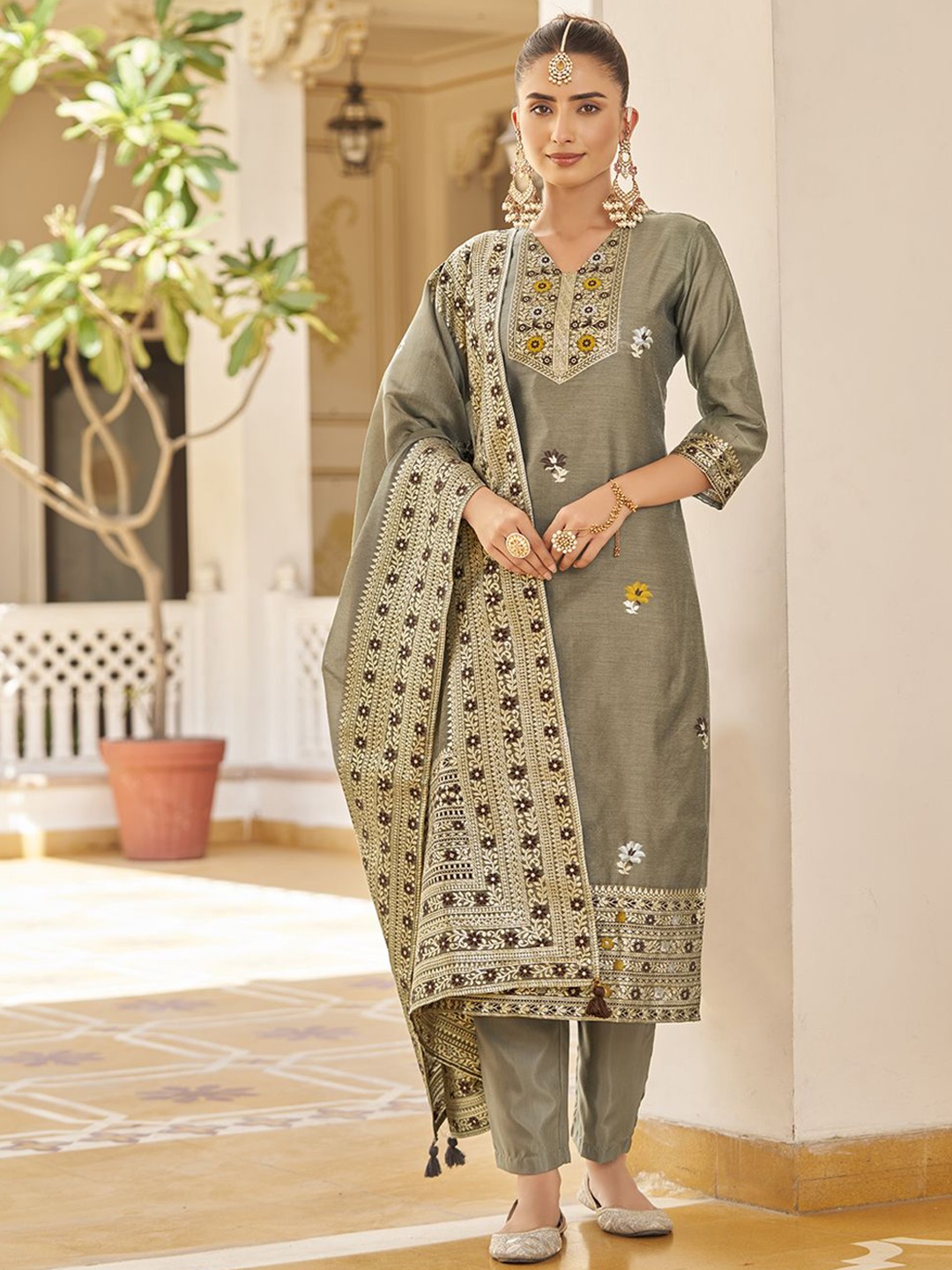 

KALINI Women Regular Kurta with Trousers & With Dupatta, Grey