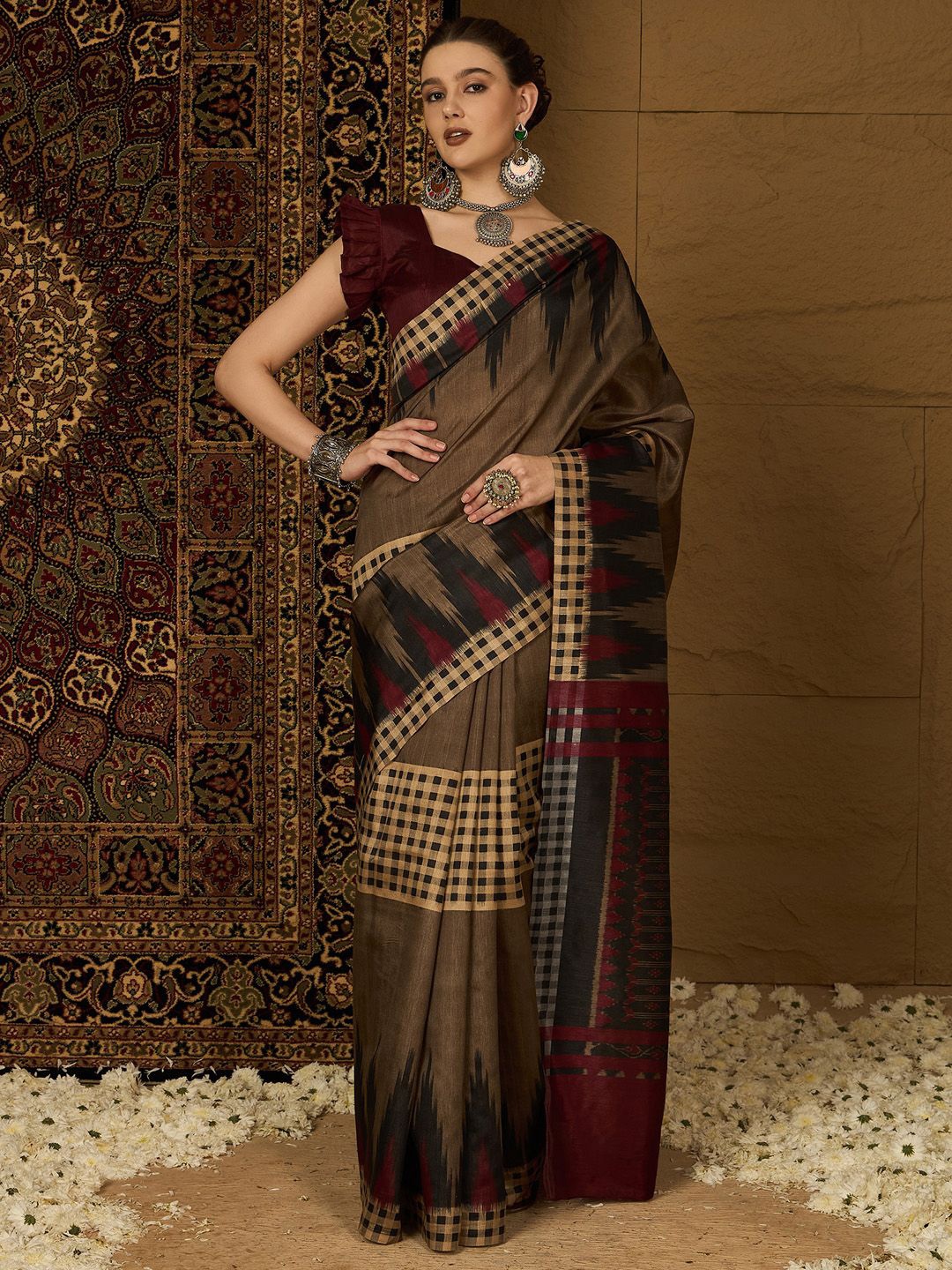 

Mitera Bagh Silk Blend Ikat Saree, Beige