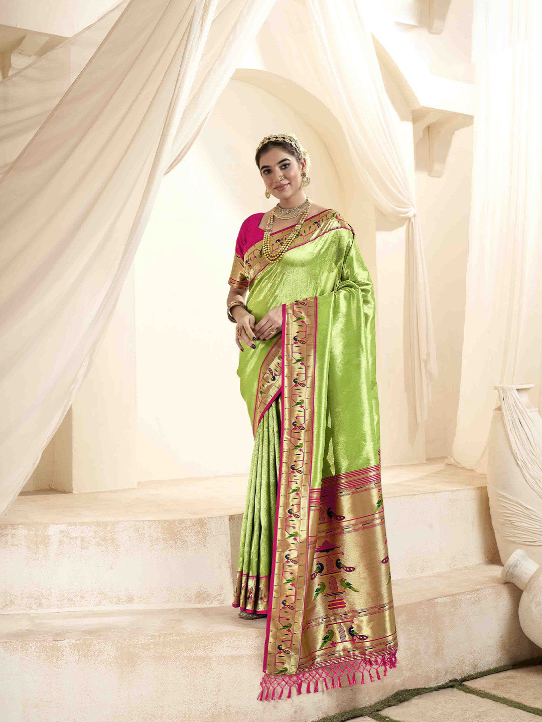 

DIVASTRI Woven Design Zari Silk Blend Paithani Saree, Green