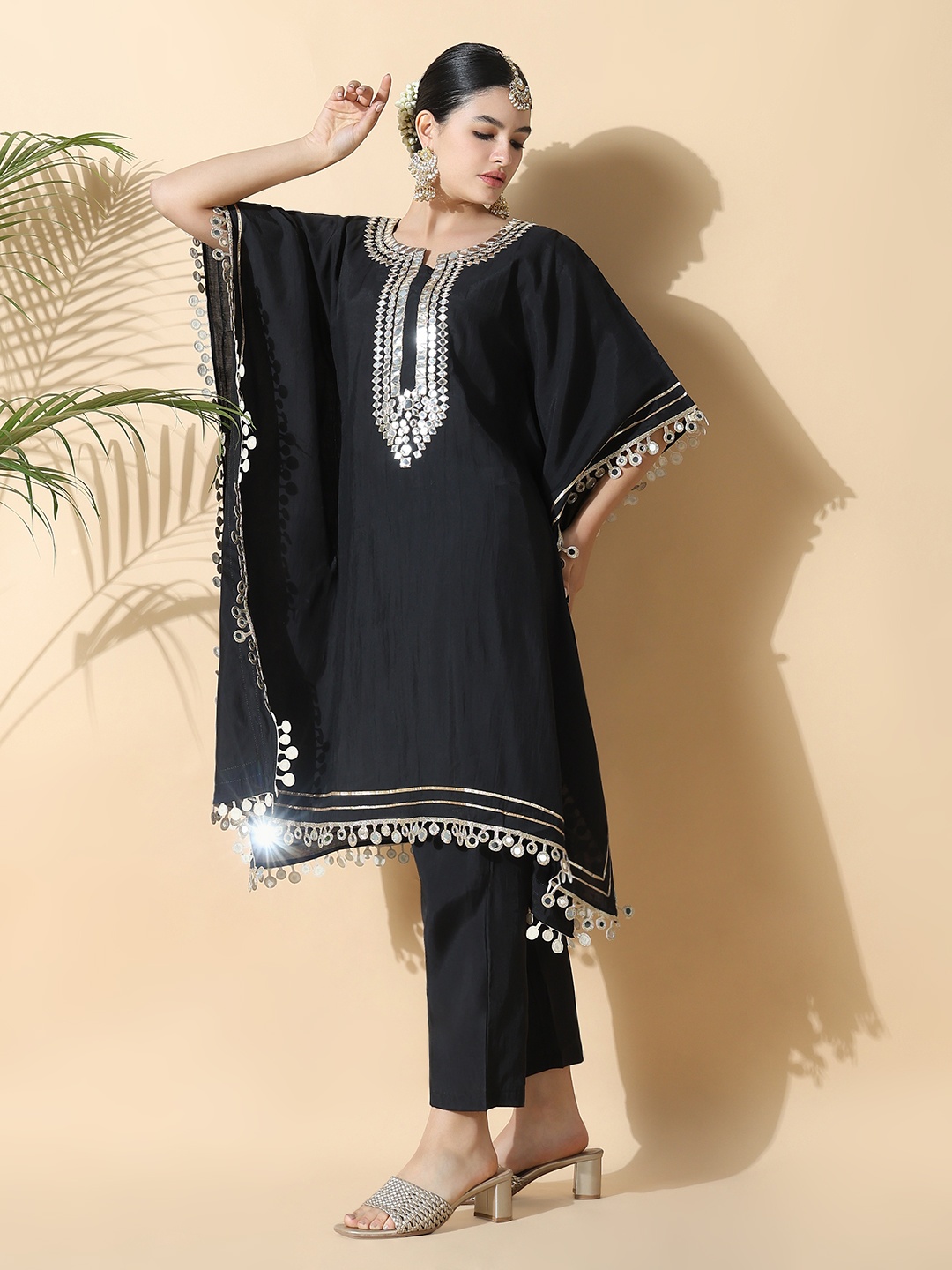 

SHOWOFF Women Regular Mirror Work Kurta with Trousers, Black