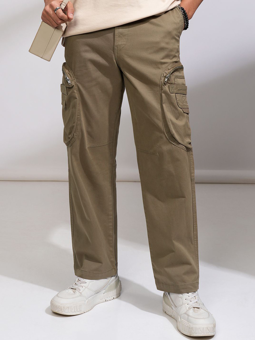 

HIGHLANDER Men Straight Fit Trousers, Green