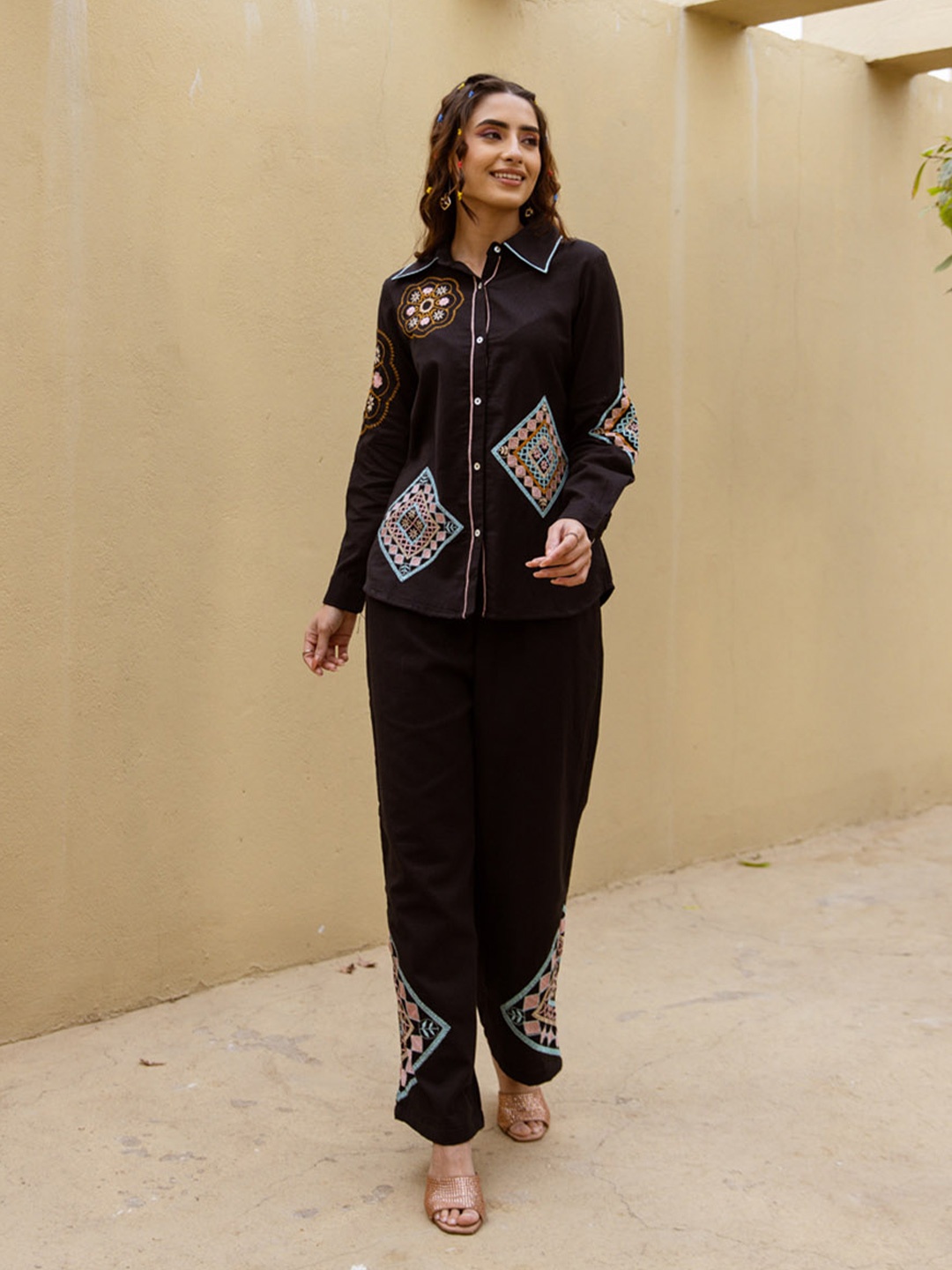 

Meena Bazaar Women Floral Embroidered Regular Top with Trousers, Black