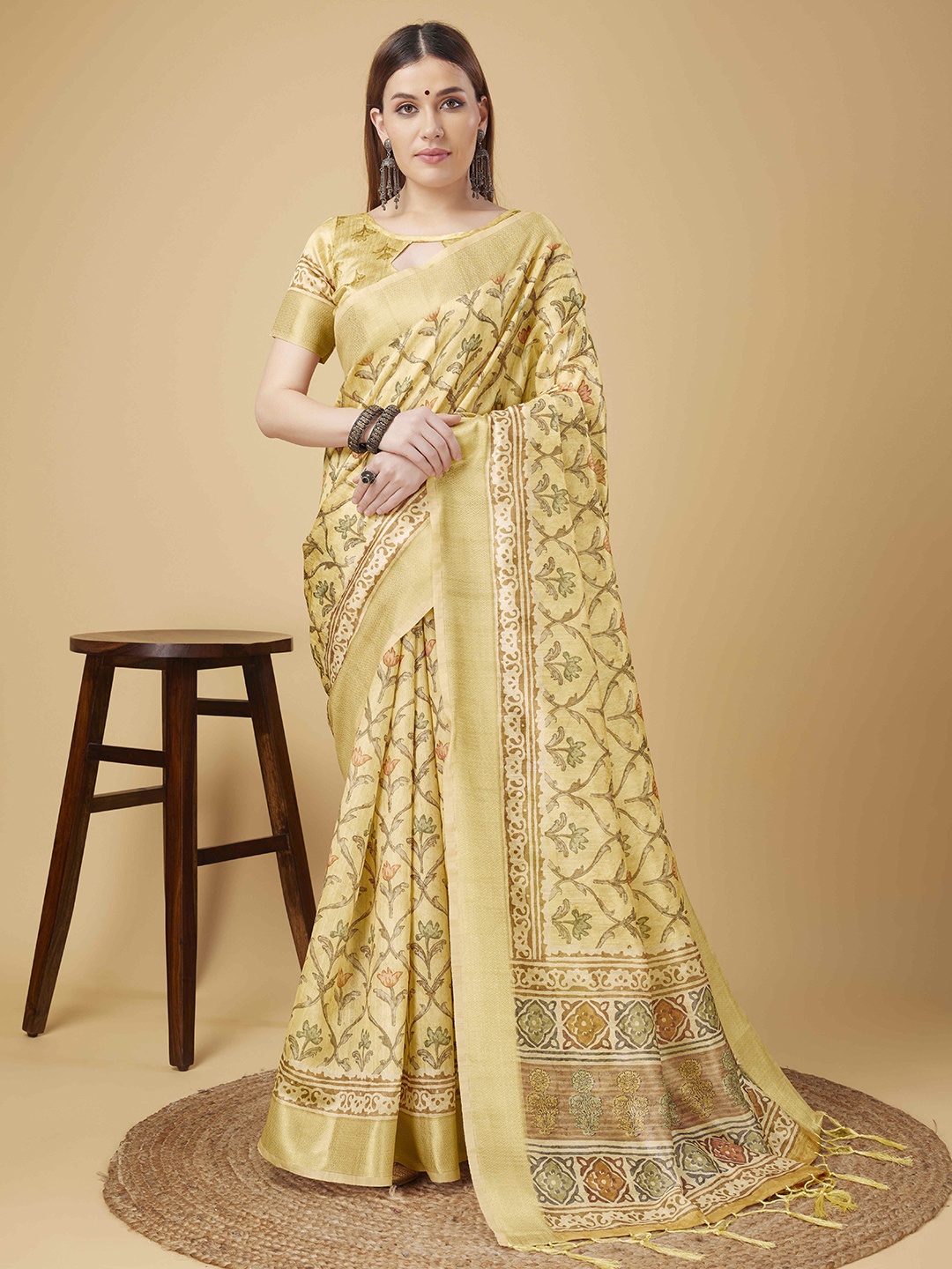 

DIVASTRI Floral Zari Silk Blend Saree, Beige