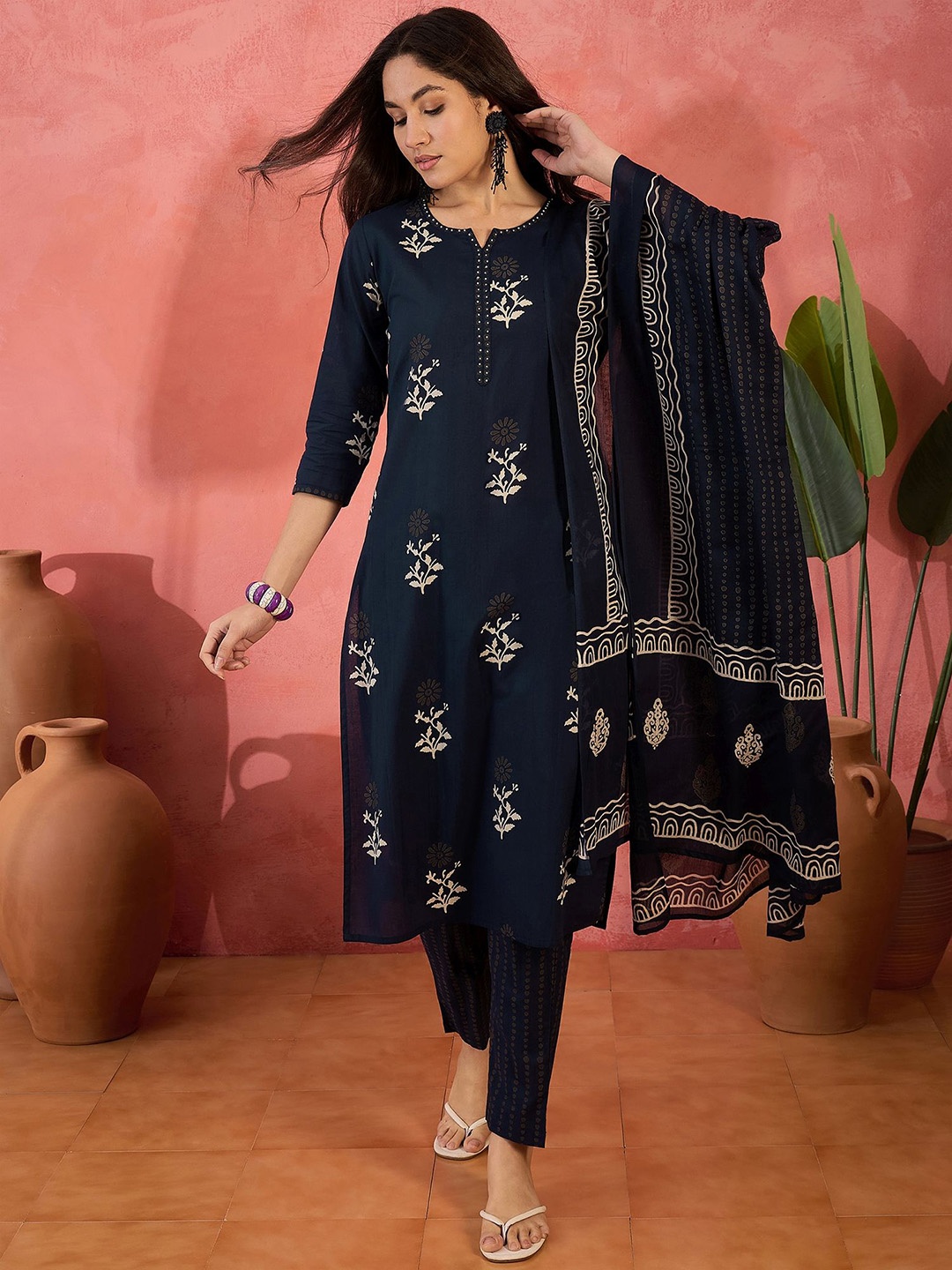 

Sangria Floral Printed Kurta & Trousers With Dupatta, Navy blue