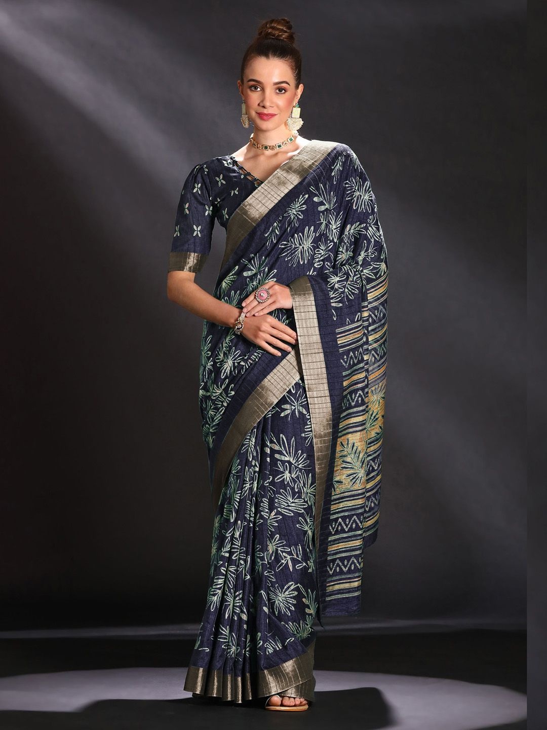 

Mitera Ethnic Motifs Zari Silk Blend Sungudi Saree, Navy blue