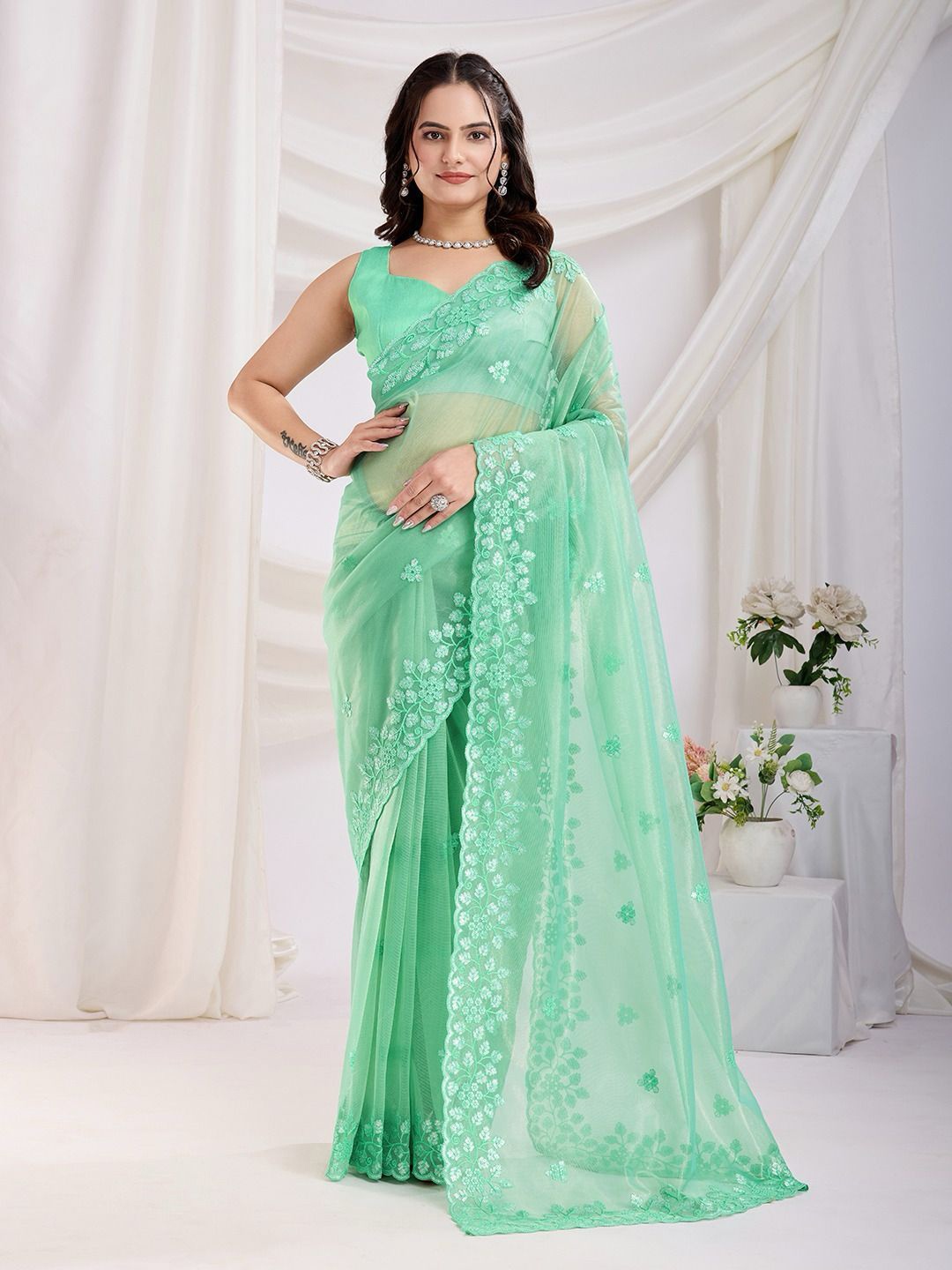 

VenderVilla Floral Sequinned Net Saree, Fluorescent green