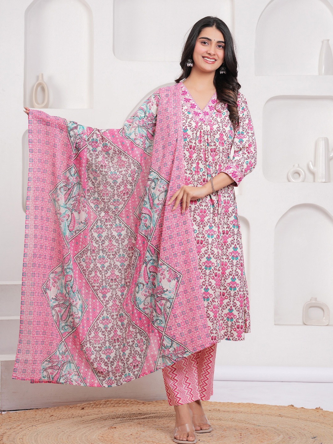 

kipek Women Floral Regular Pure Cotton Kurta with Pyjamas & With Dupatta, Pink