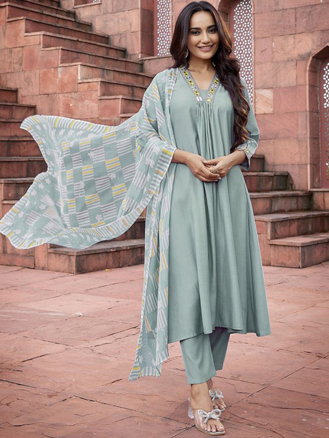 

Sangria V Neck Kurta, Trouser & Dupatta Set, Blue