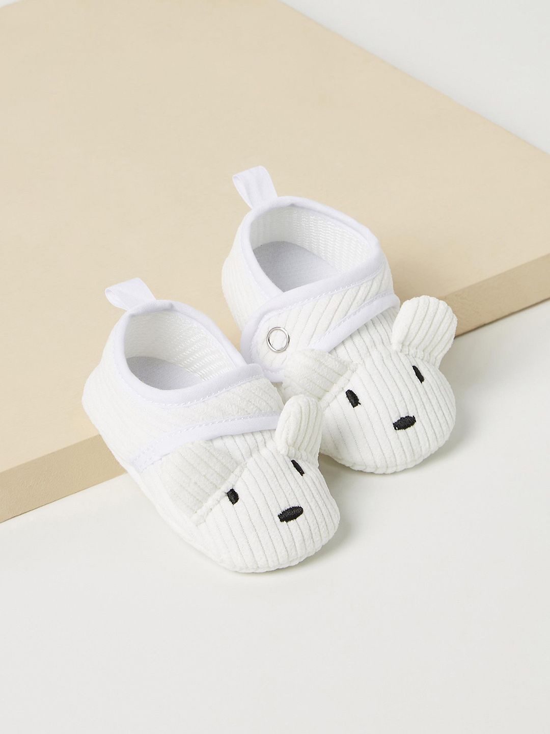 

Juniors by Babyshop Girls Booties, Beige