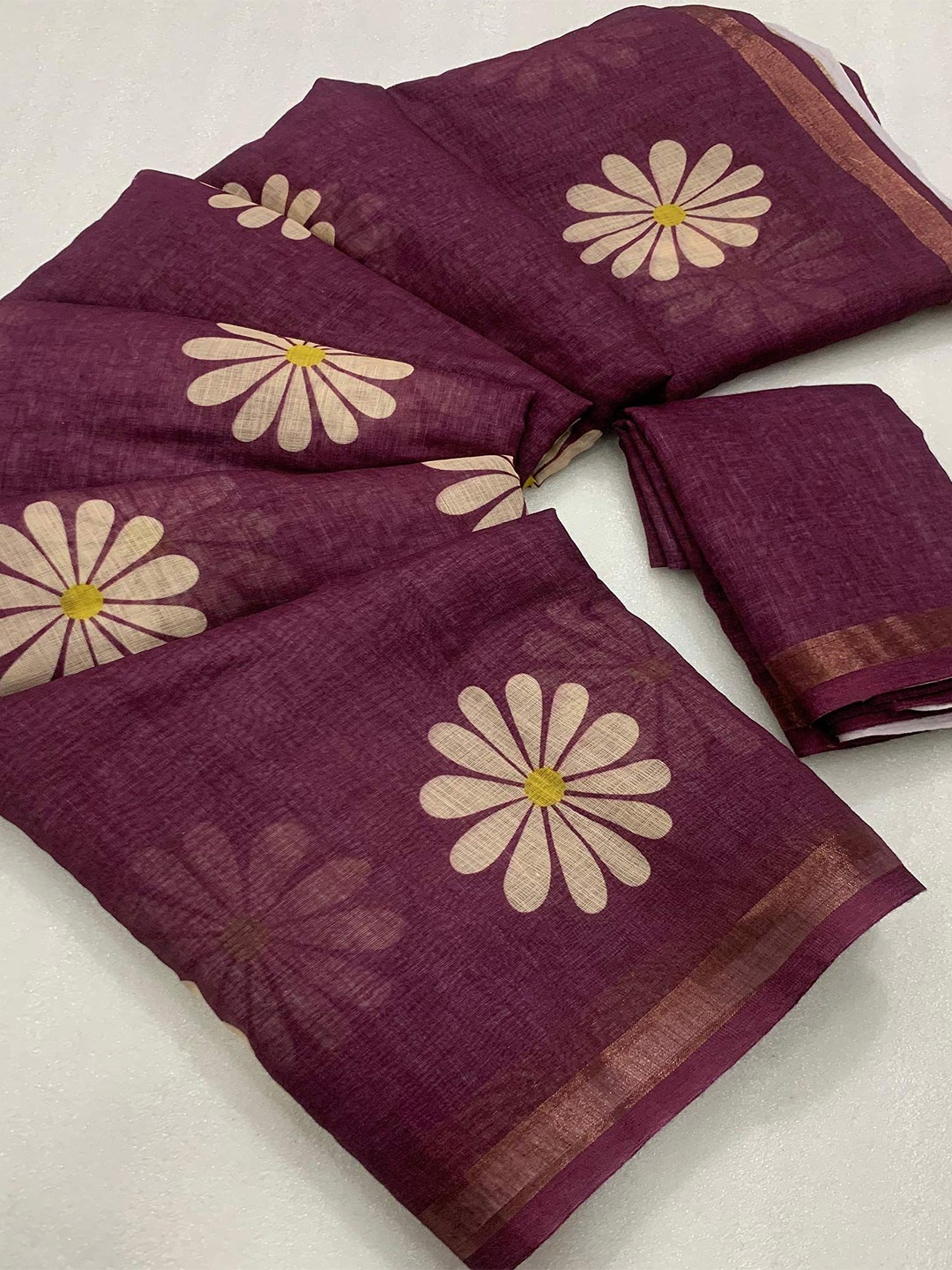 

Peachmode Floral Pure Linen Saree, Maroon