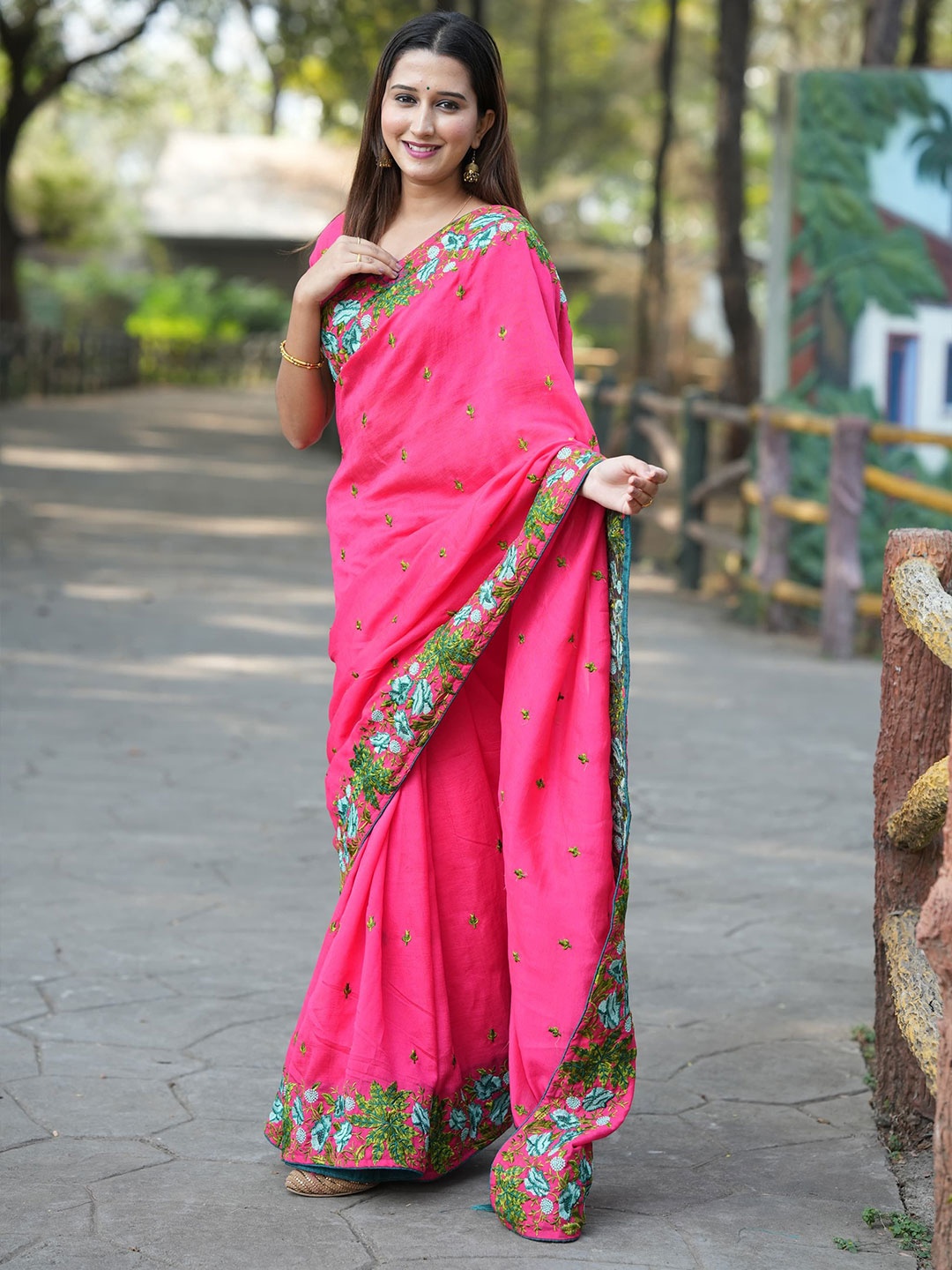 

NIWAA Floral Embroidered Tissue Saree, Pink
