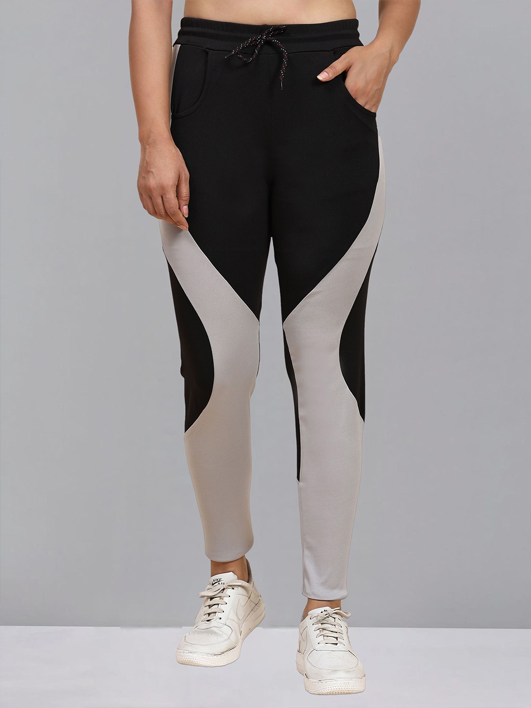 

DTR FASHION Women Colorblocked Mid-Rise Track Pants, Black