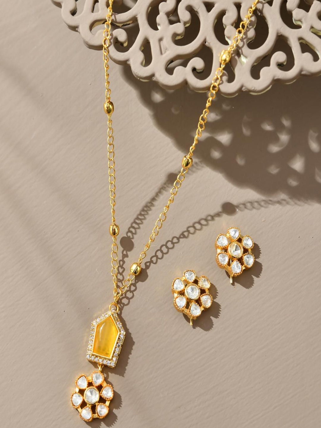 

STYYO Gold-Plated Artificial Stone Studded & Beaded Jewellery Set