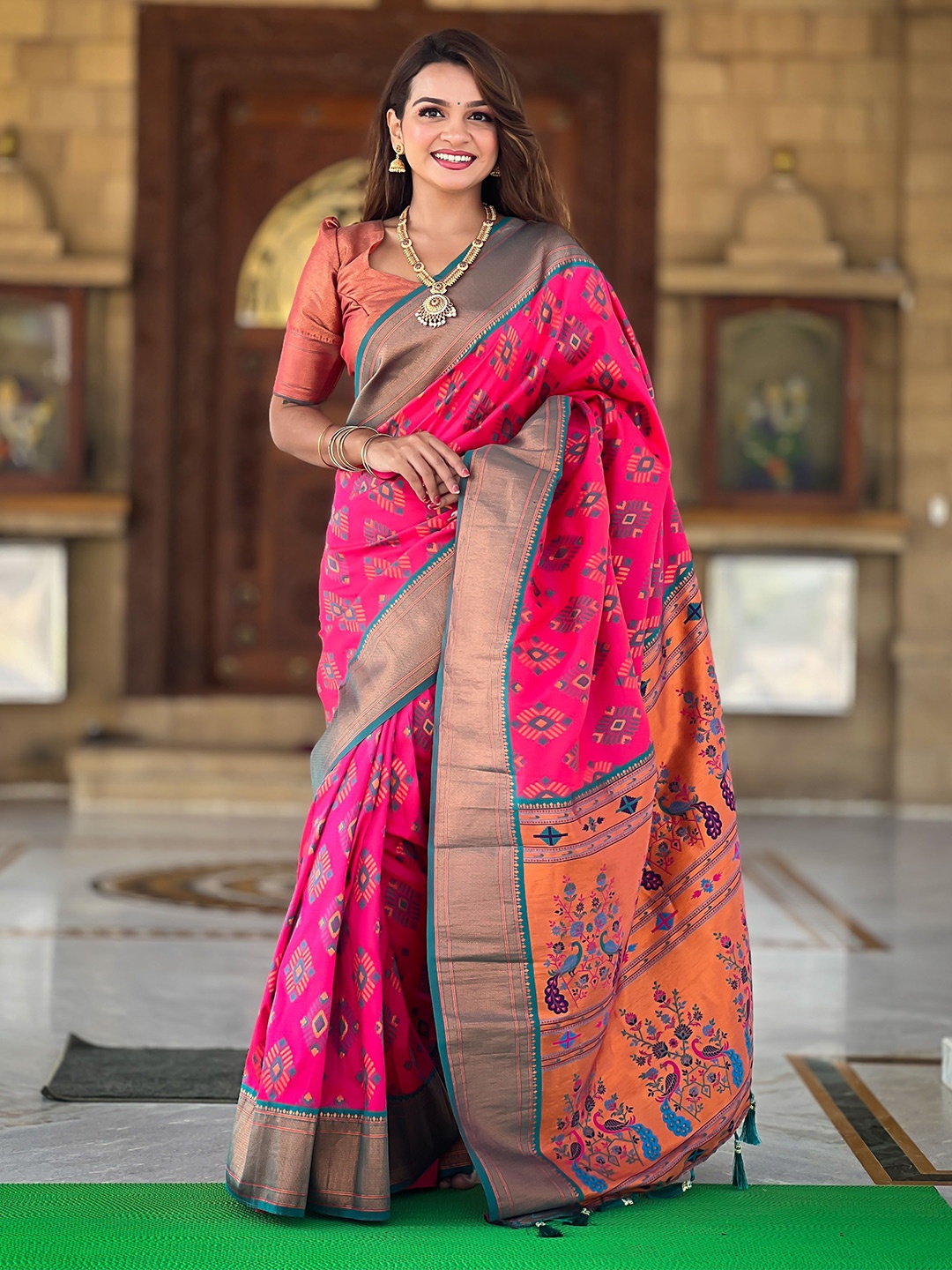 

Ekta Textiles Woven Design Zari Pure Silk Paithani Saree, Pink