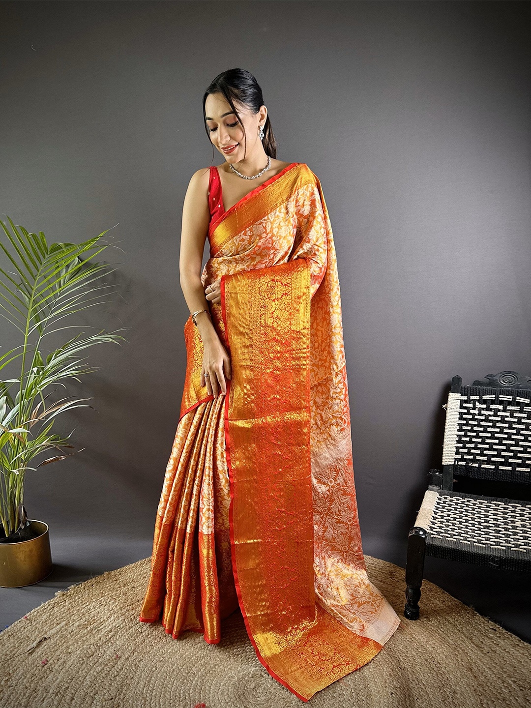 

NIWAA Woven Design Zari Tissue Kanjeevaram Saree, Gold