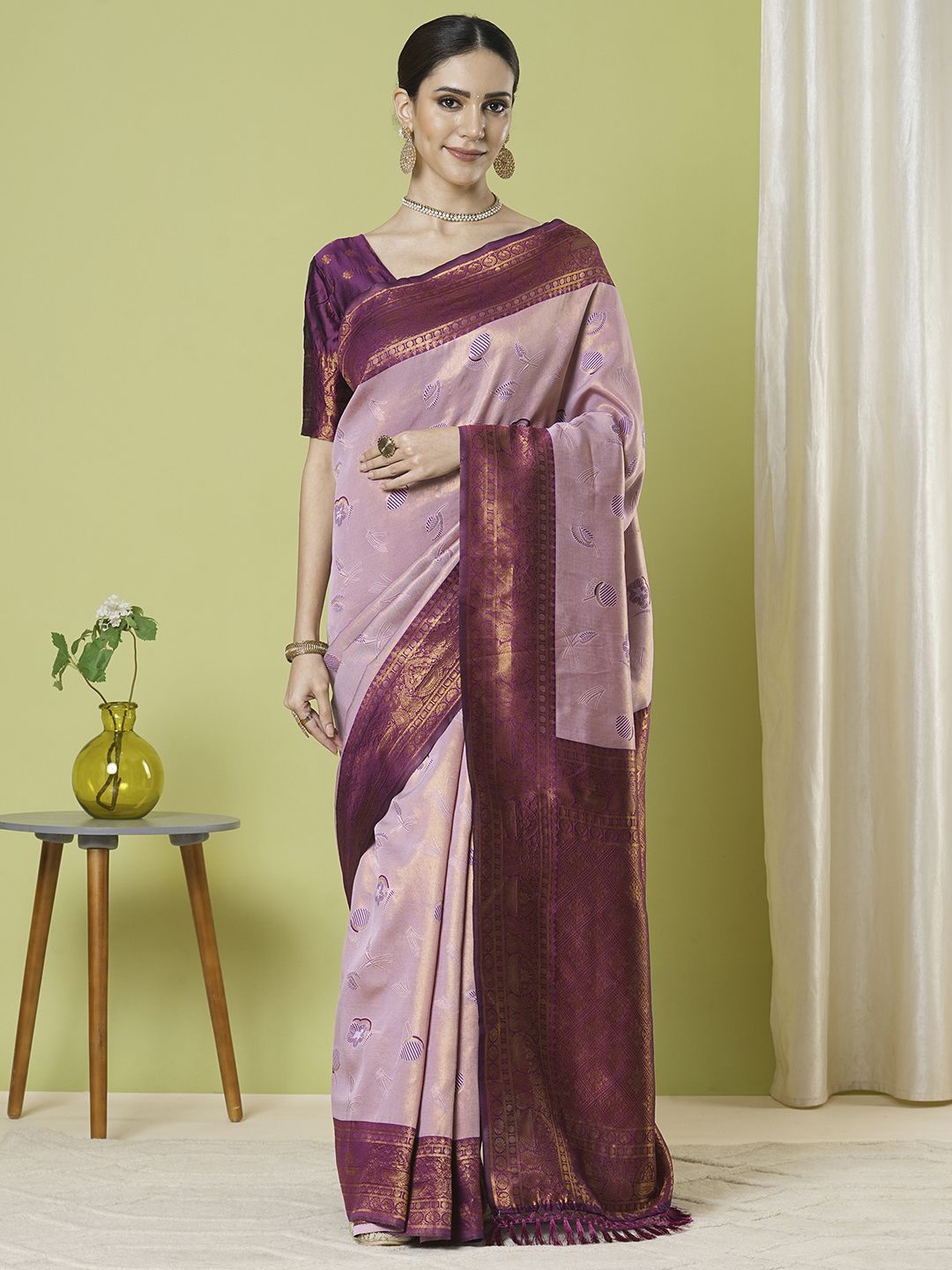

DIVASTRI Woven Design Zari Silk Blend Banarasi Saree, Pink