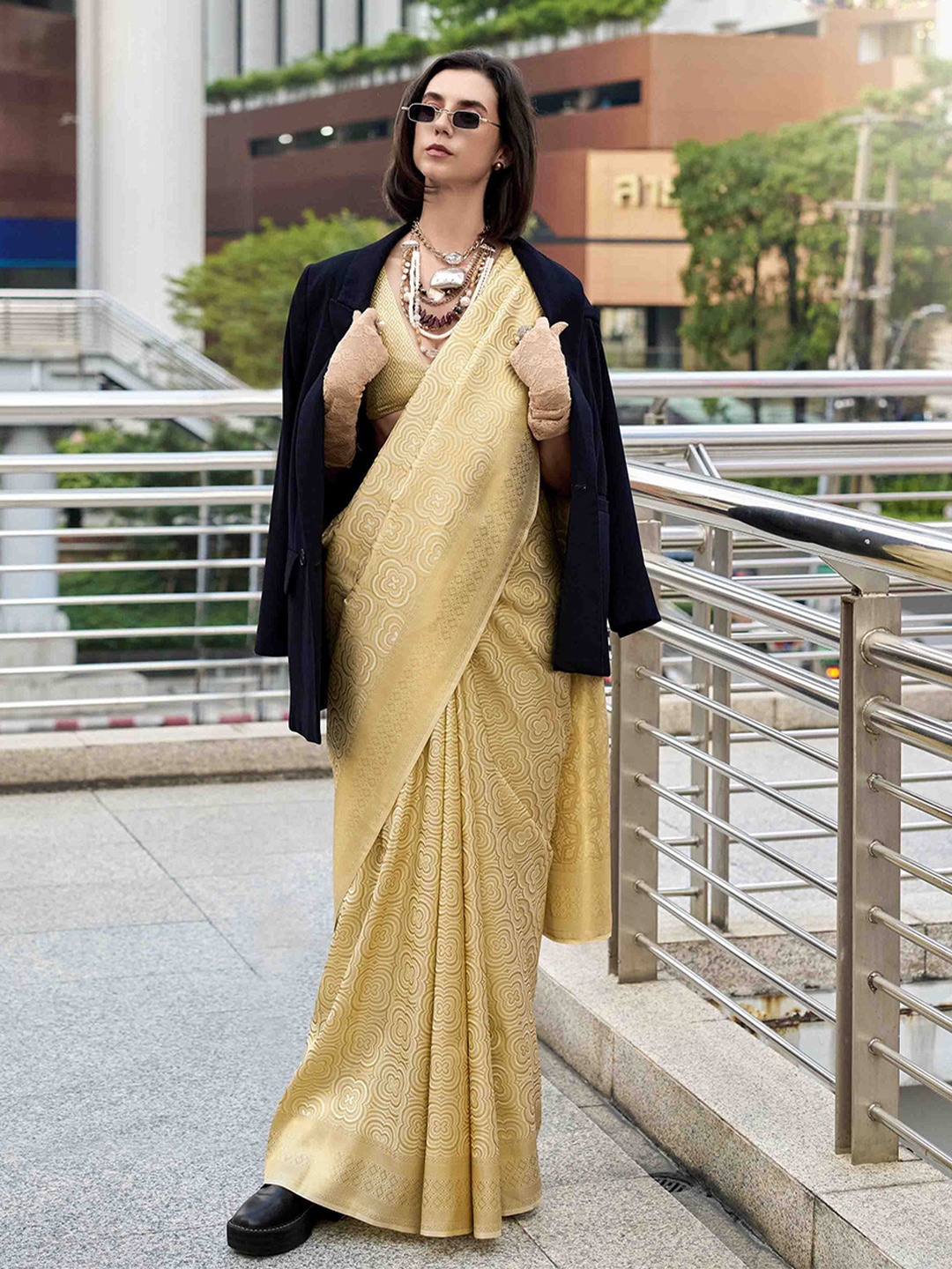 

KIMISHA Zari Silk Blend Ready to Wear Kanjeevaram Saree, Gold