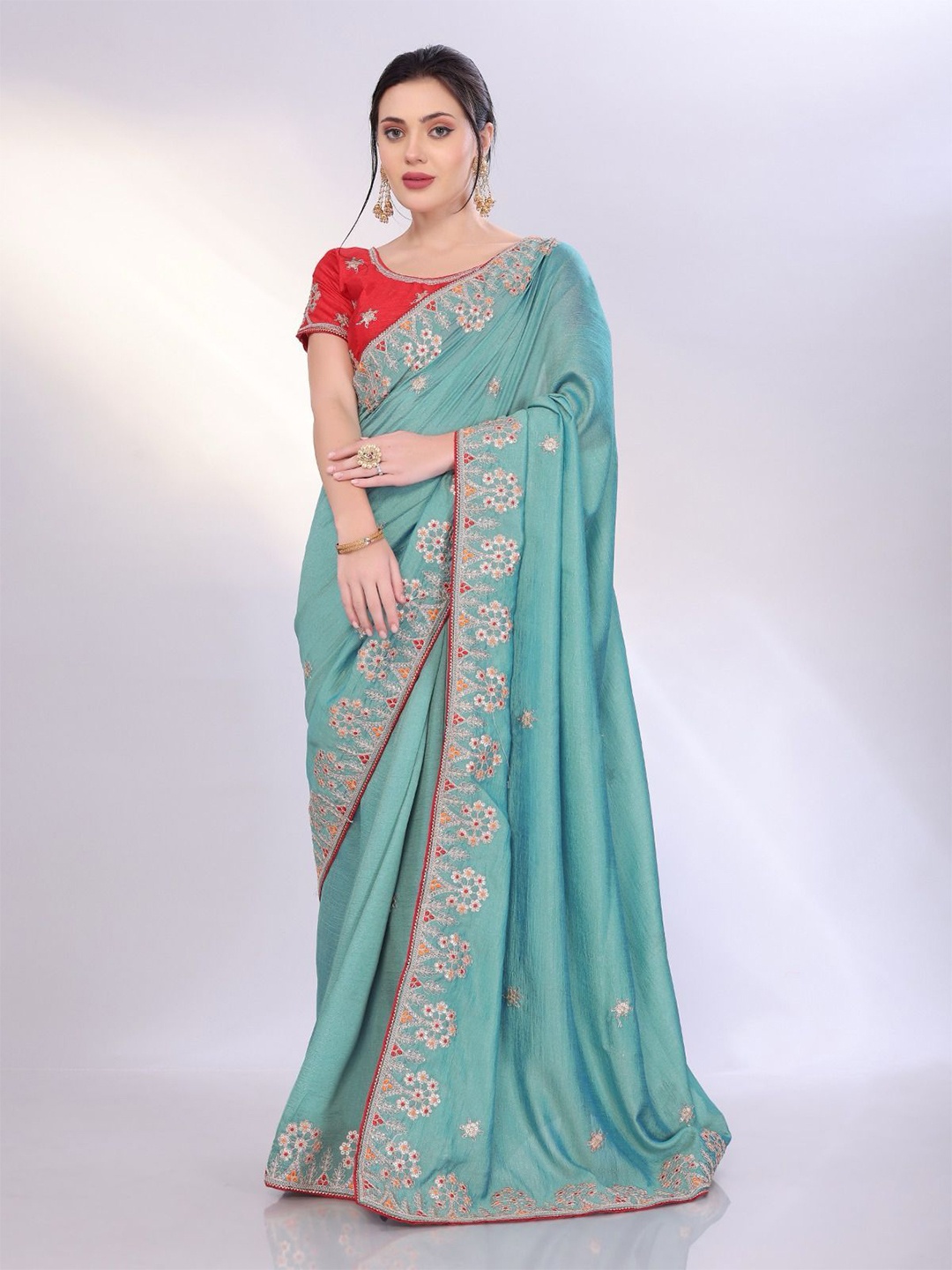 

VenderVilla Floral Sequinned Silk Blend Saree, Blue