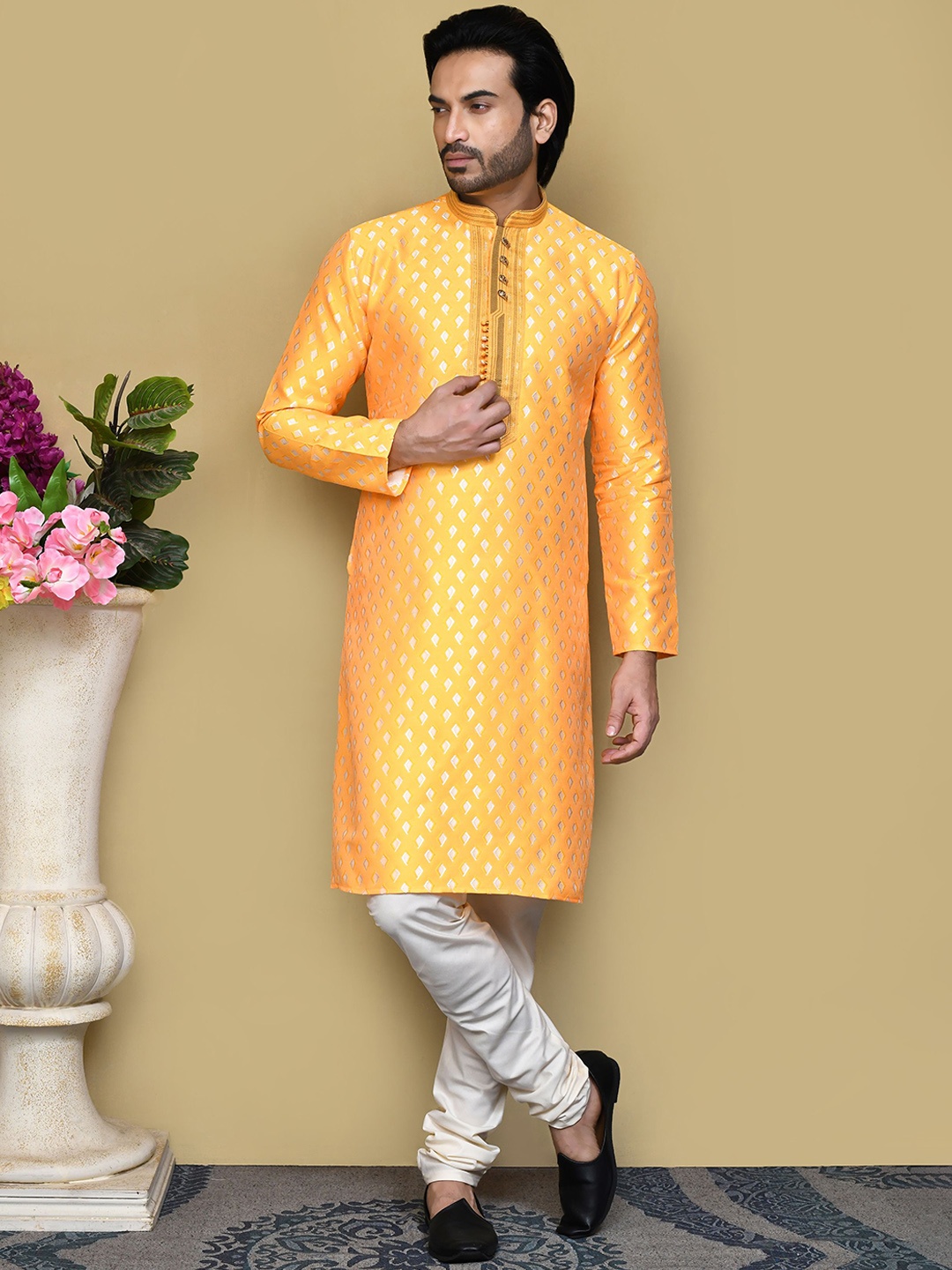 

RANAK Men Embroidered Regular Kurta with Pyjamas, Yellow