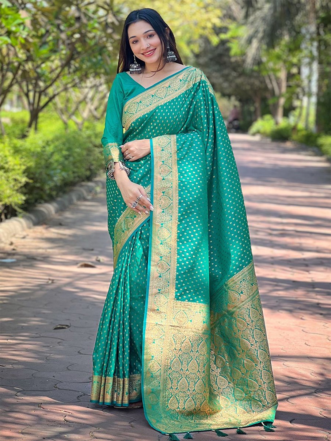 

FASHION STROM Woven Design Zari Silk Blend Banarasi Saree, Green