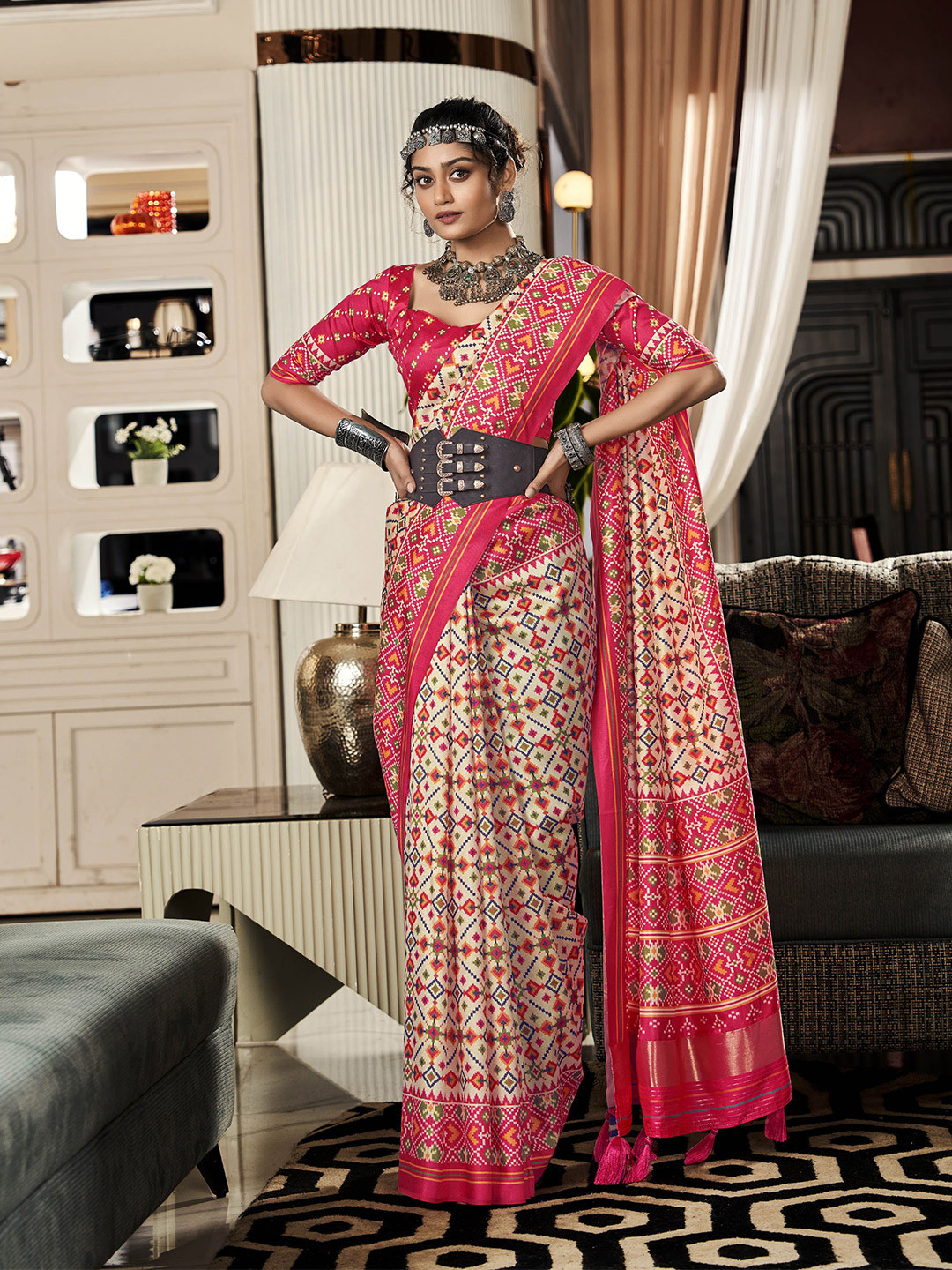 

DIVASTRI Silk Blend Patola Saree, Cream