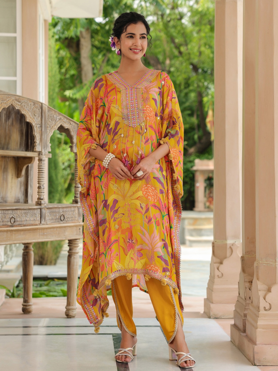 

Sindh Fashion Women Floral Embroidered Regular Sequinned Kurta with Trousers, Yellow