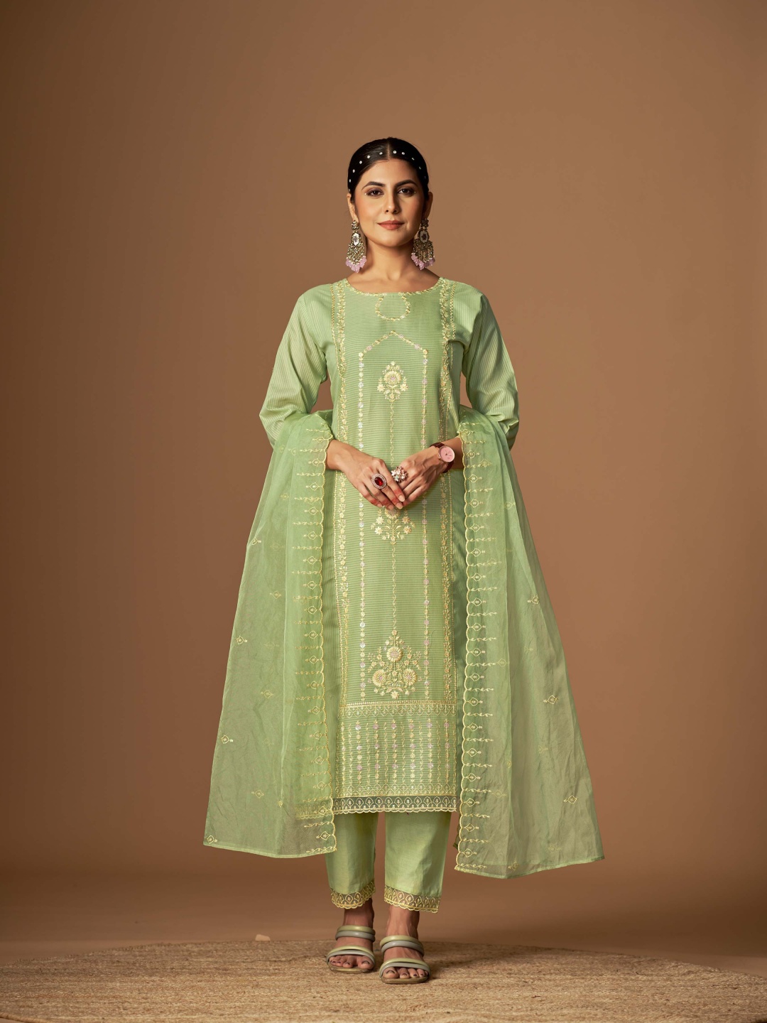 

Nimidiya Women Floral Embroidered Regular Thread Work Pure Cotton Kurta with Trousers & With Dupatta, Green