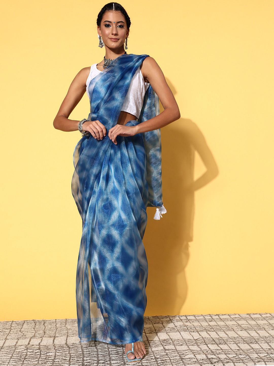 

DIVASTRI Tie and Dye Organza Saree, Blue