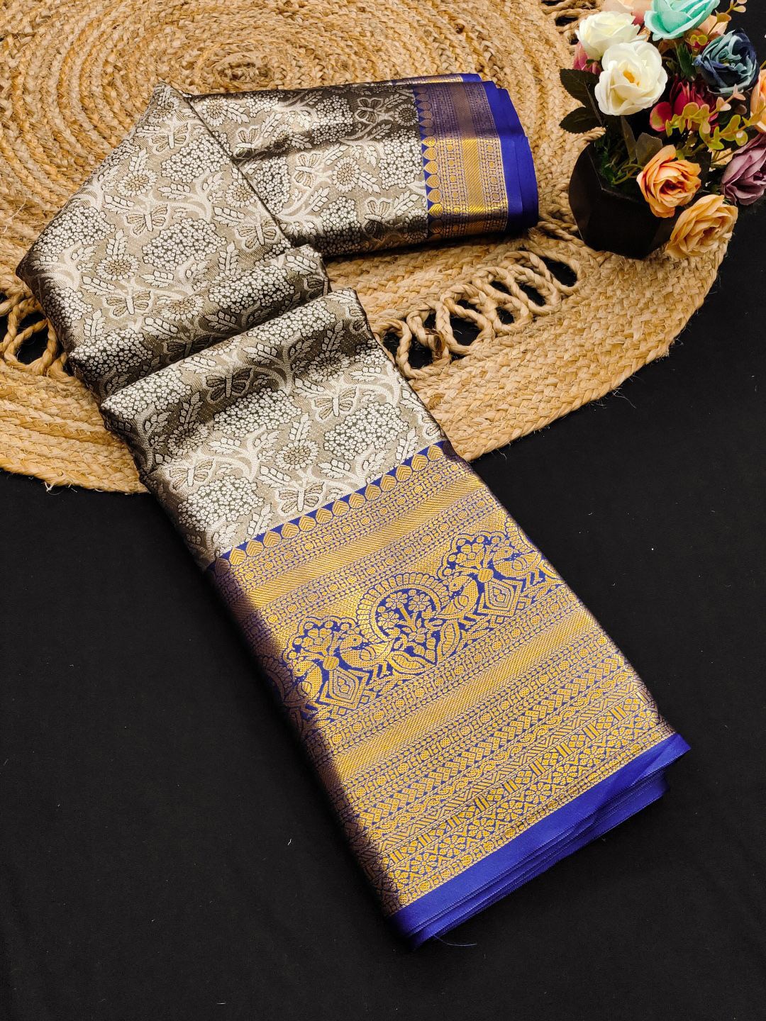 

SILKWEAR Woven Design Zari Pure Silk Kanjeevaram Saree, Black