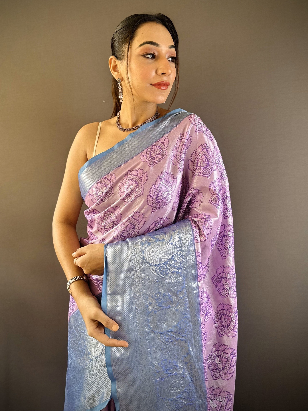 

NIWAA Woven Design Zari Tissue Kanjeevaram Saree, Violet