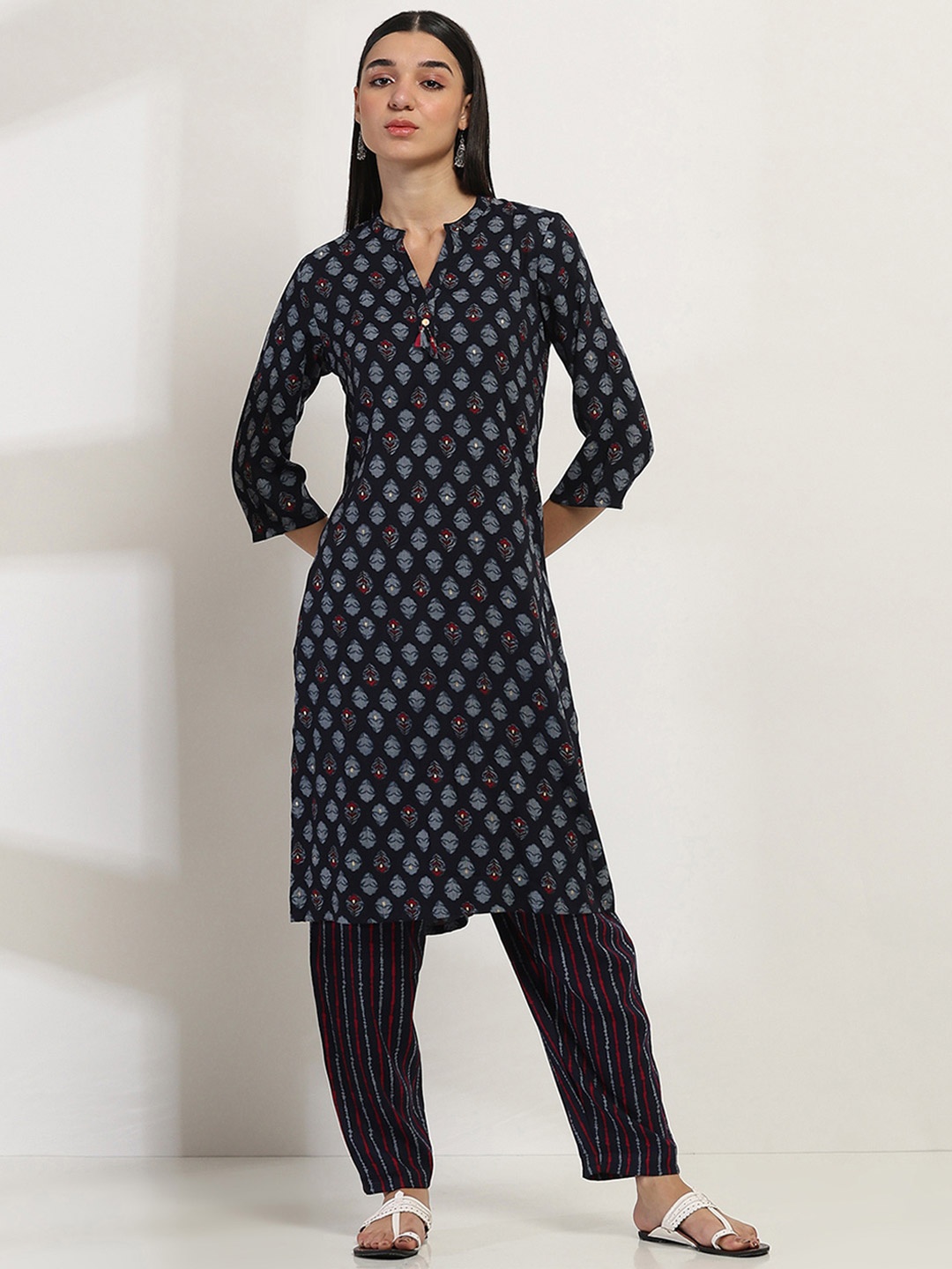 

Rangriti Women Floral Printed Regular Kurta with Palazzos, Navy blue