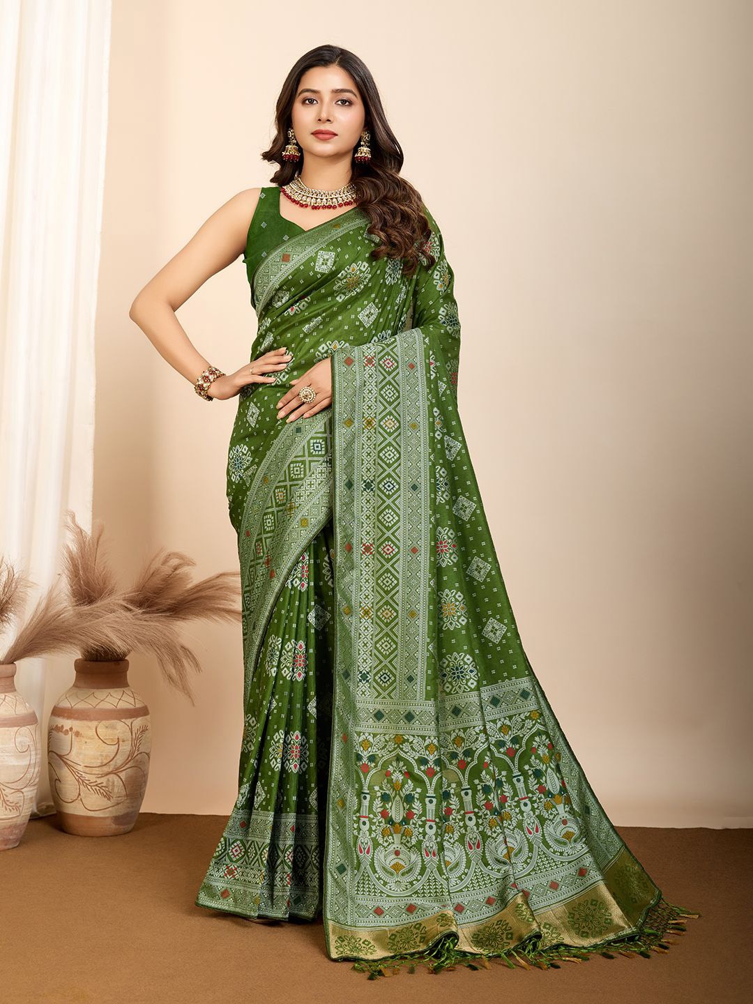 

VORIMA Floral Zari Pure Silk Saree, Sea green