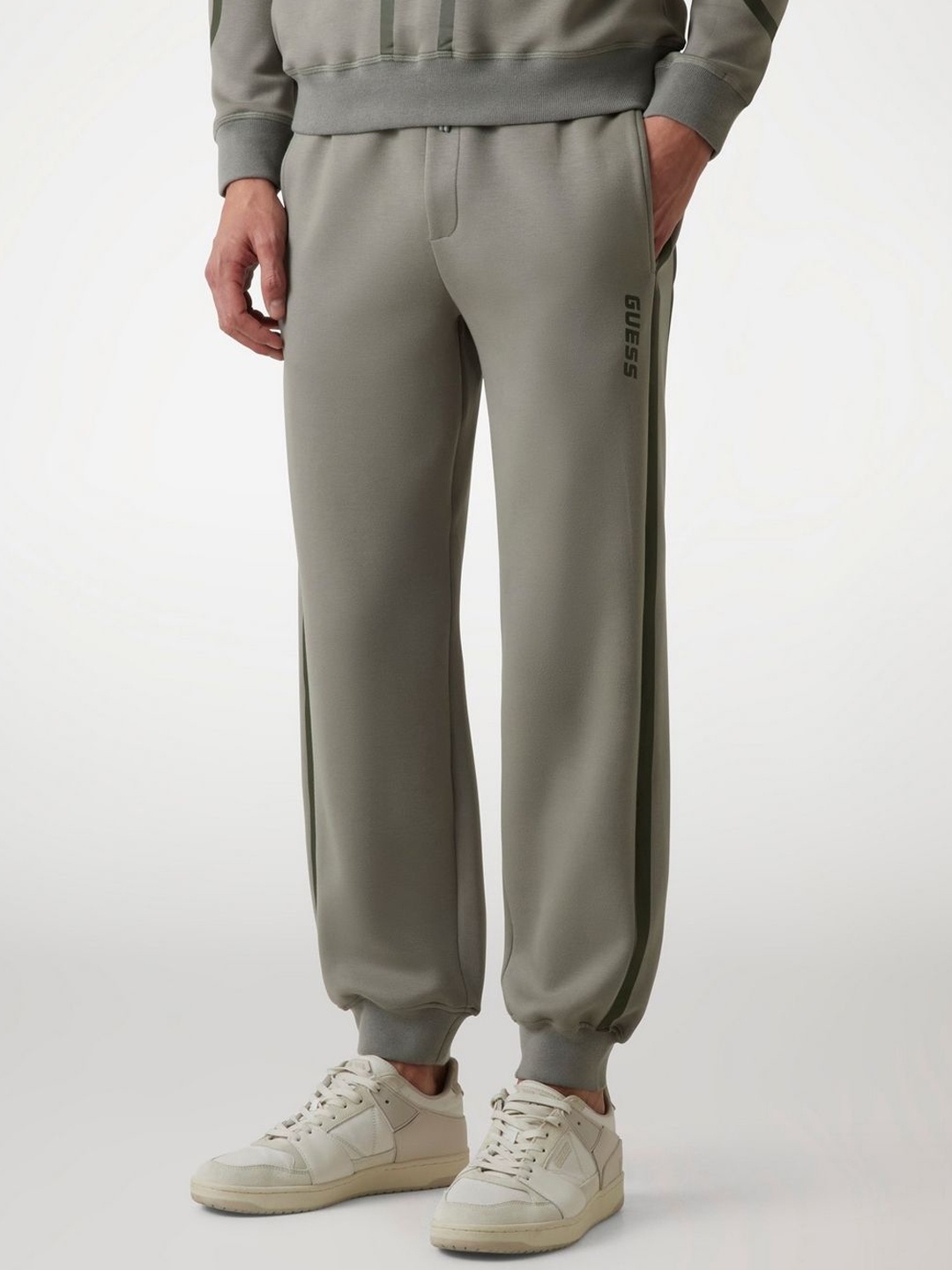 

GUESS Men Mid Rise Joggers, Green
