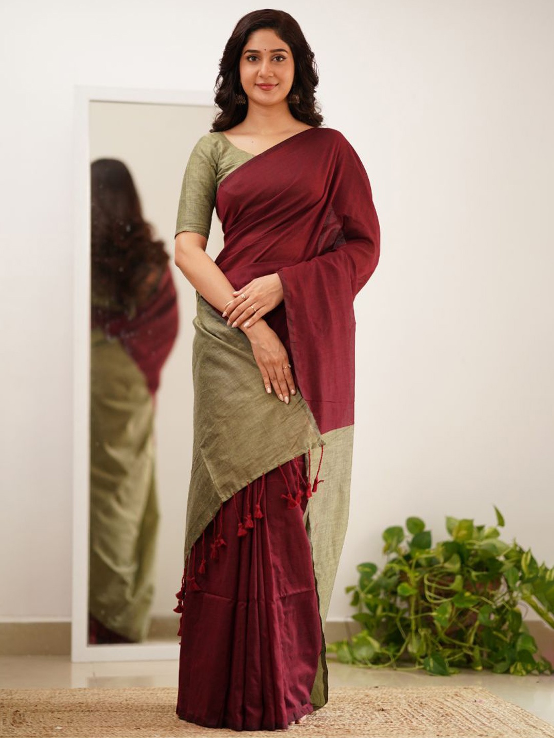 

Sutisancha Maroon Half Handloom Cotton Saree