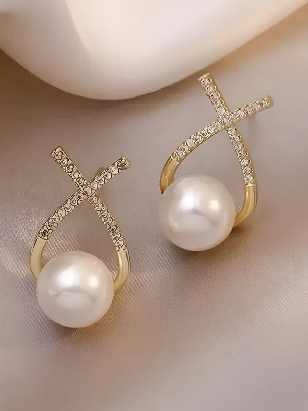

Crazy Fashion Gold-Plated Stainless Steel Contemporary Pearls Studs