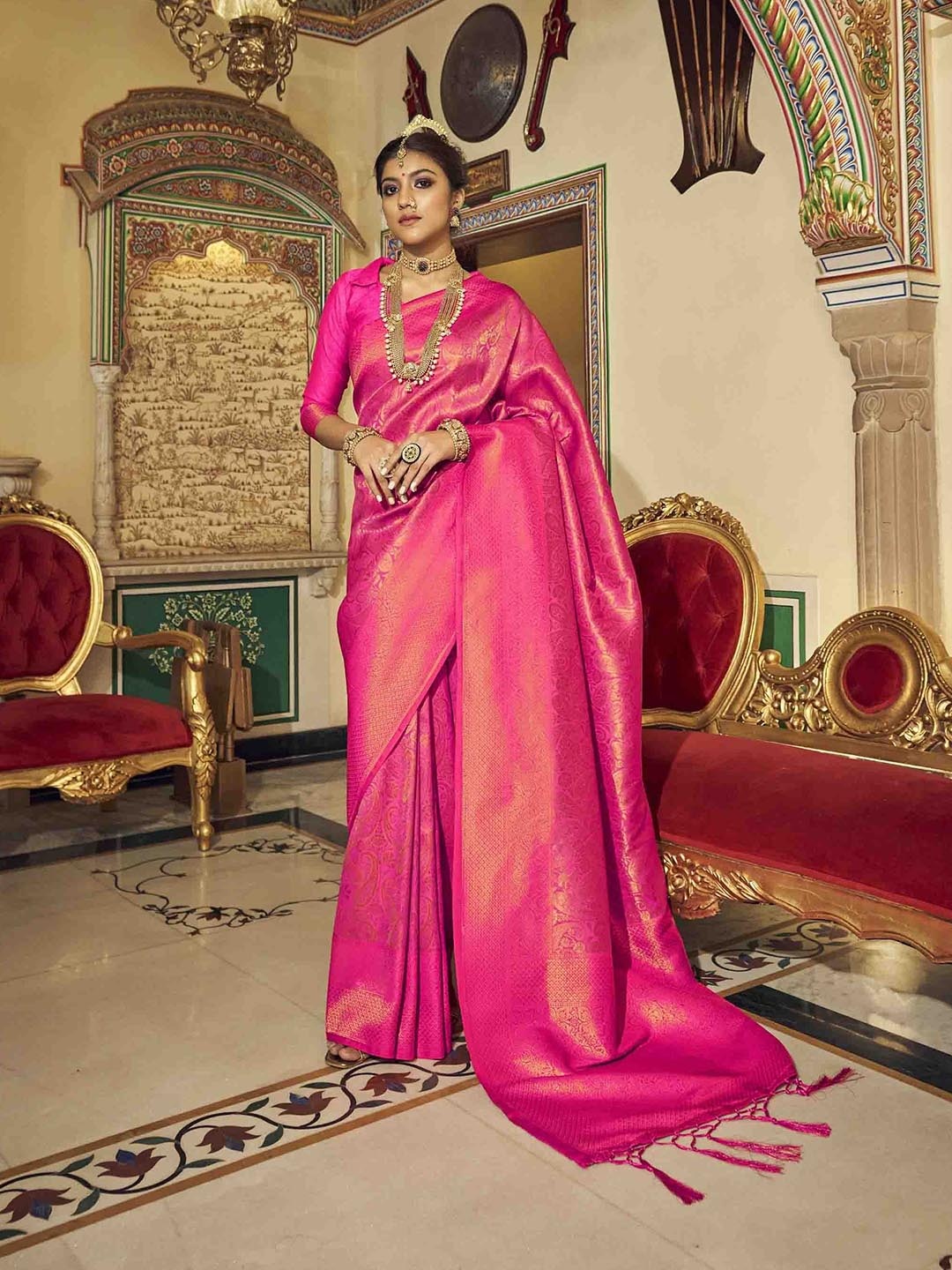 

DIVASTRI Woven Design Zari Silk Blend Kanjeevaram Saree, Magenta