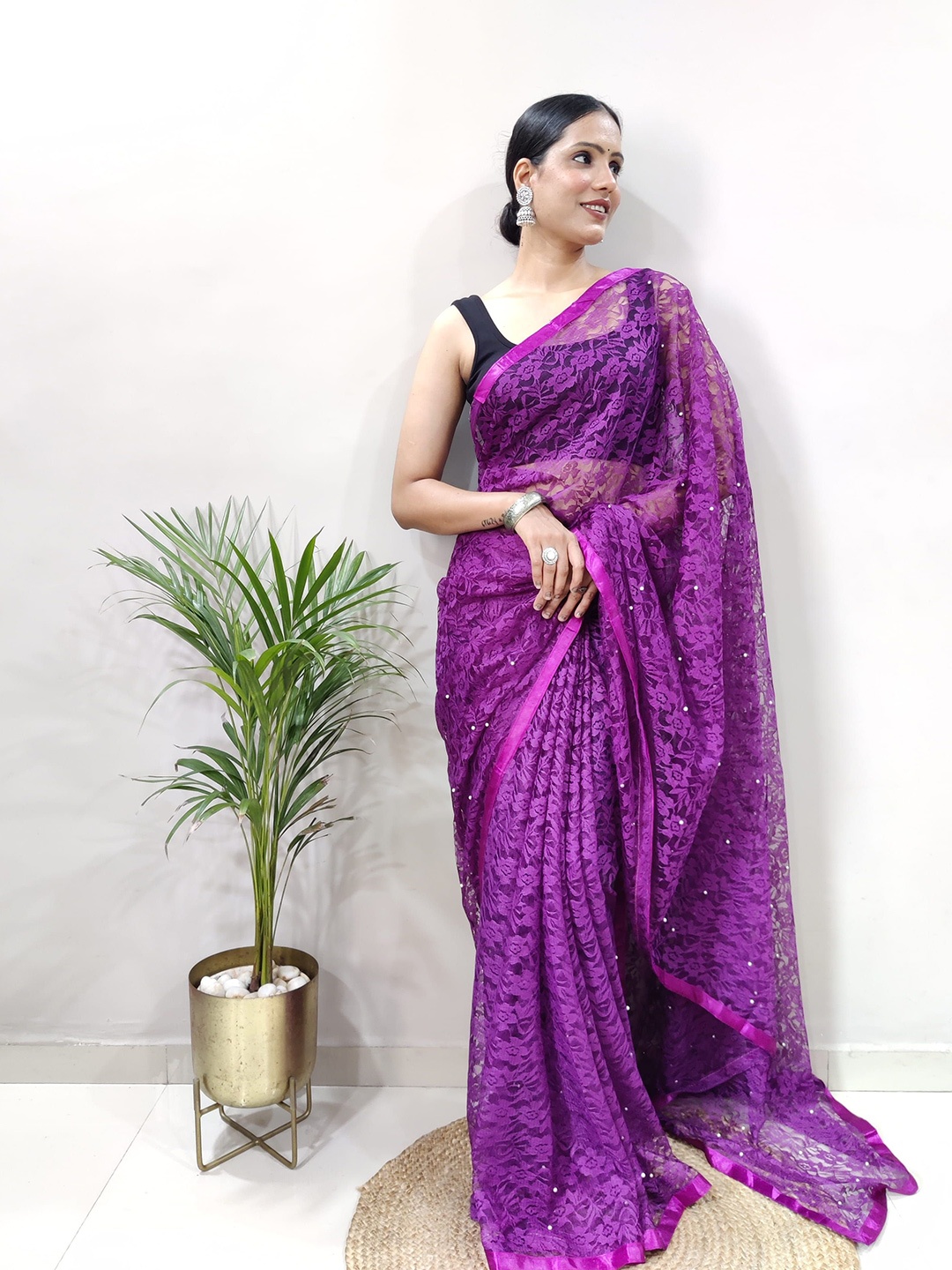 

DIVASTRI Floral Embroidered Net Saree, Purple