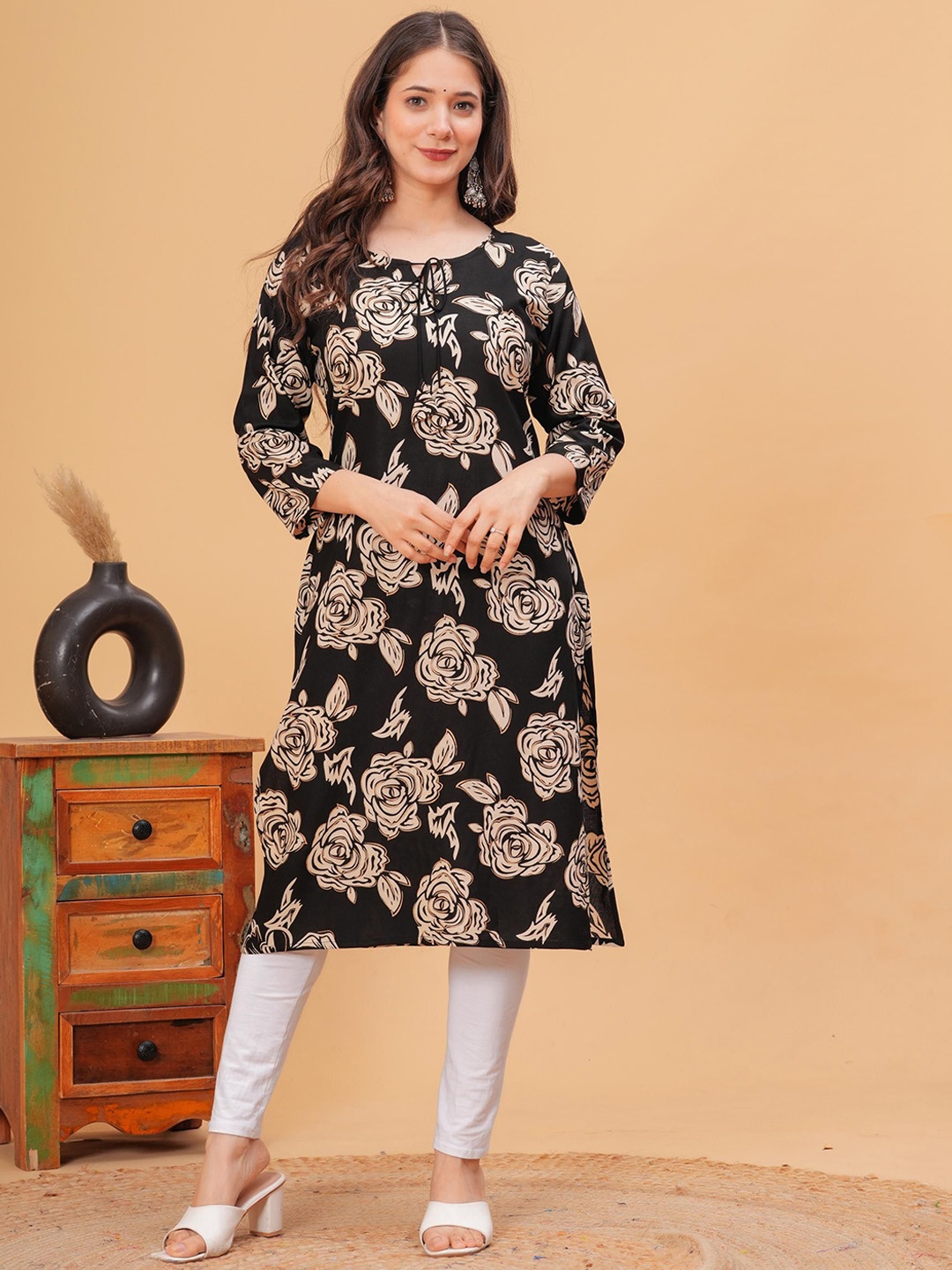 

DK FAB Floral Printed Tie-Up Neck Straight Kurta, Black