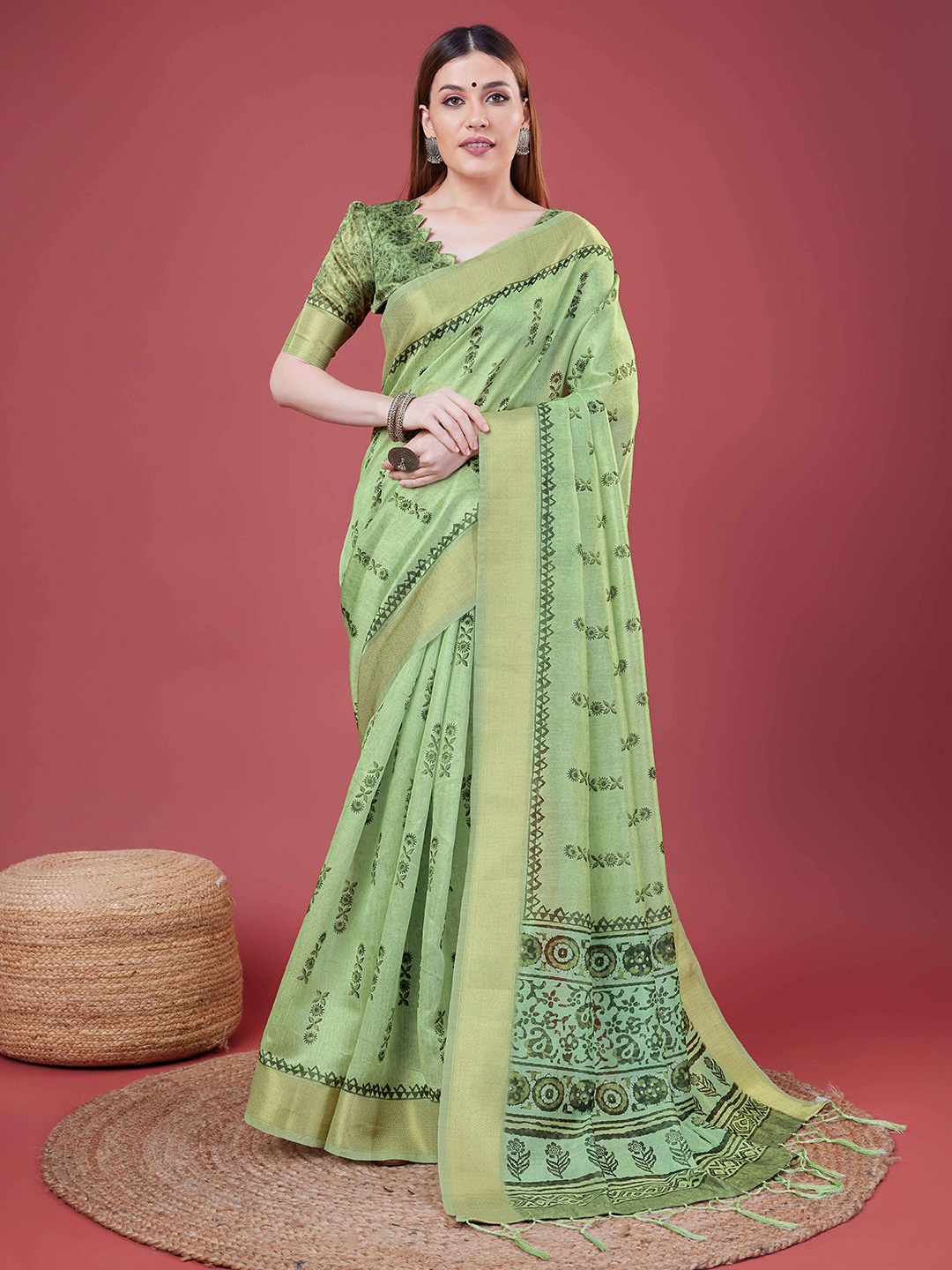 

DIVASTRI Floral Zari Silk Blend Saree, Green