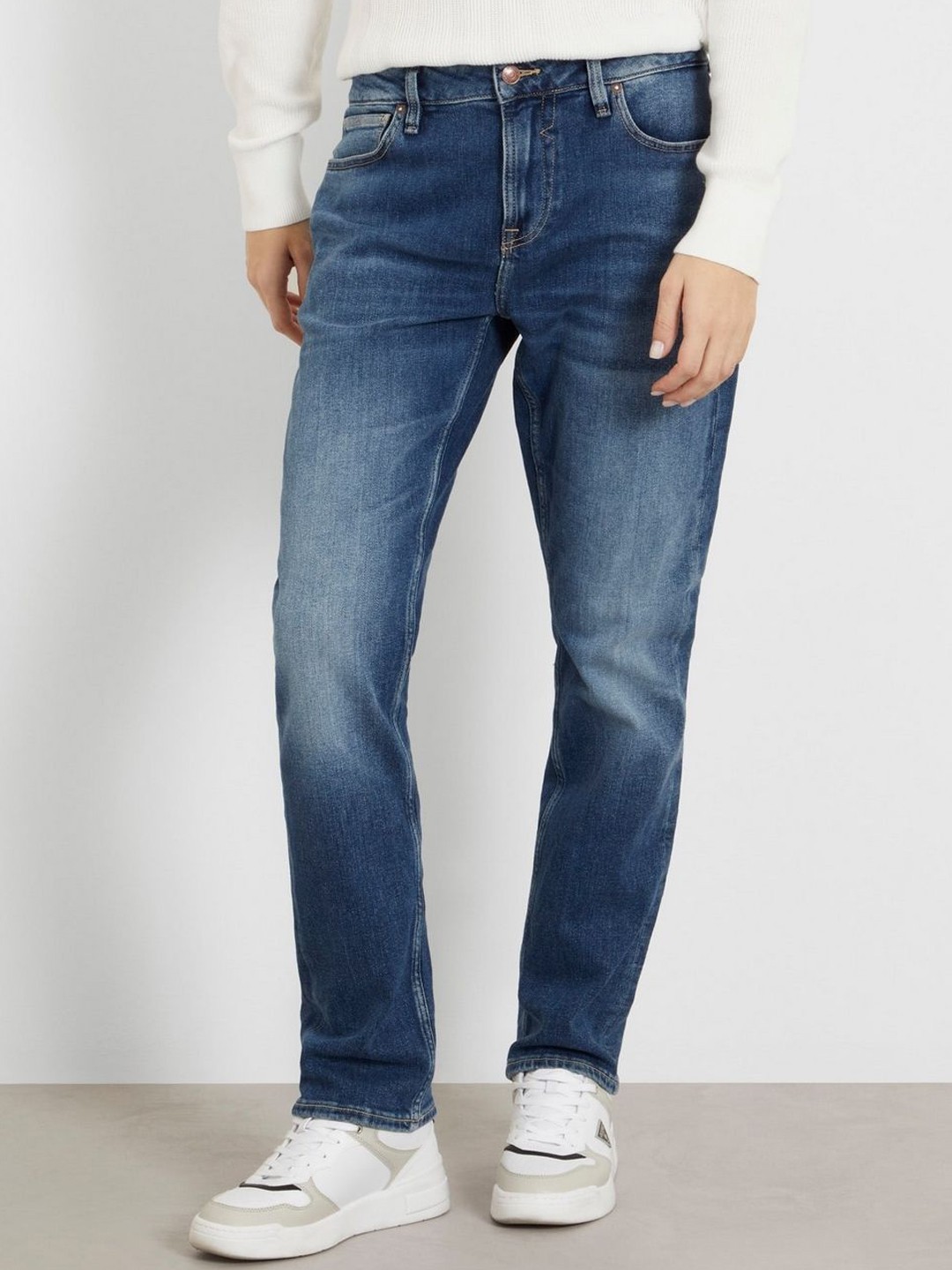 

GUESS Men Slim Fit Light Fade Jeans, Blue