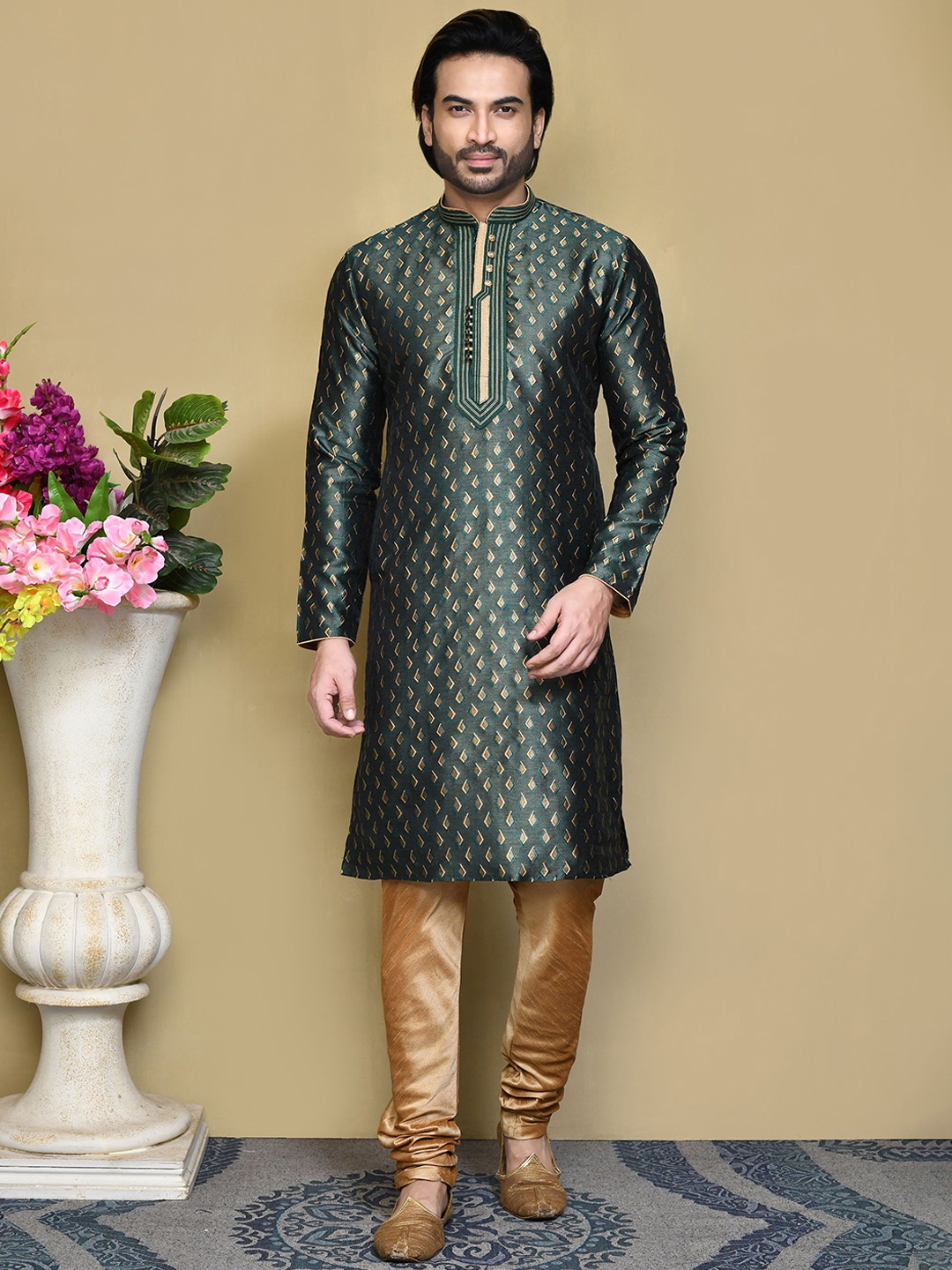 

RANAK Men Ethnic Motifs Embroidered Regular Kurta with Pyjamas, Green