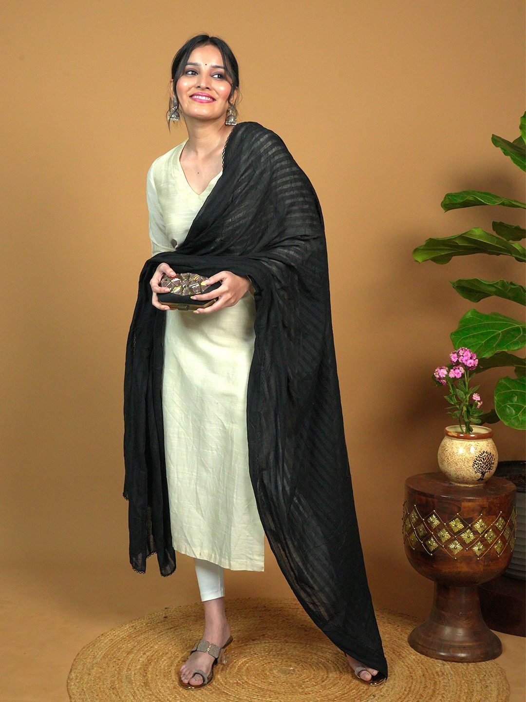 

HELLA FASHIONS Striped Dupatta, Black
