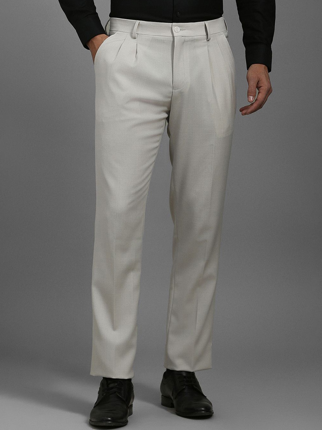 

Louis Philippe Men Printed Pleated Trousers, Grey